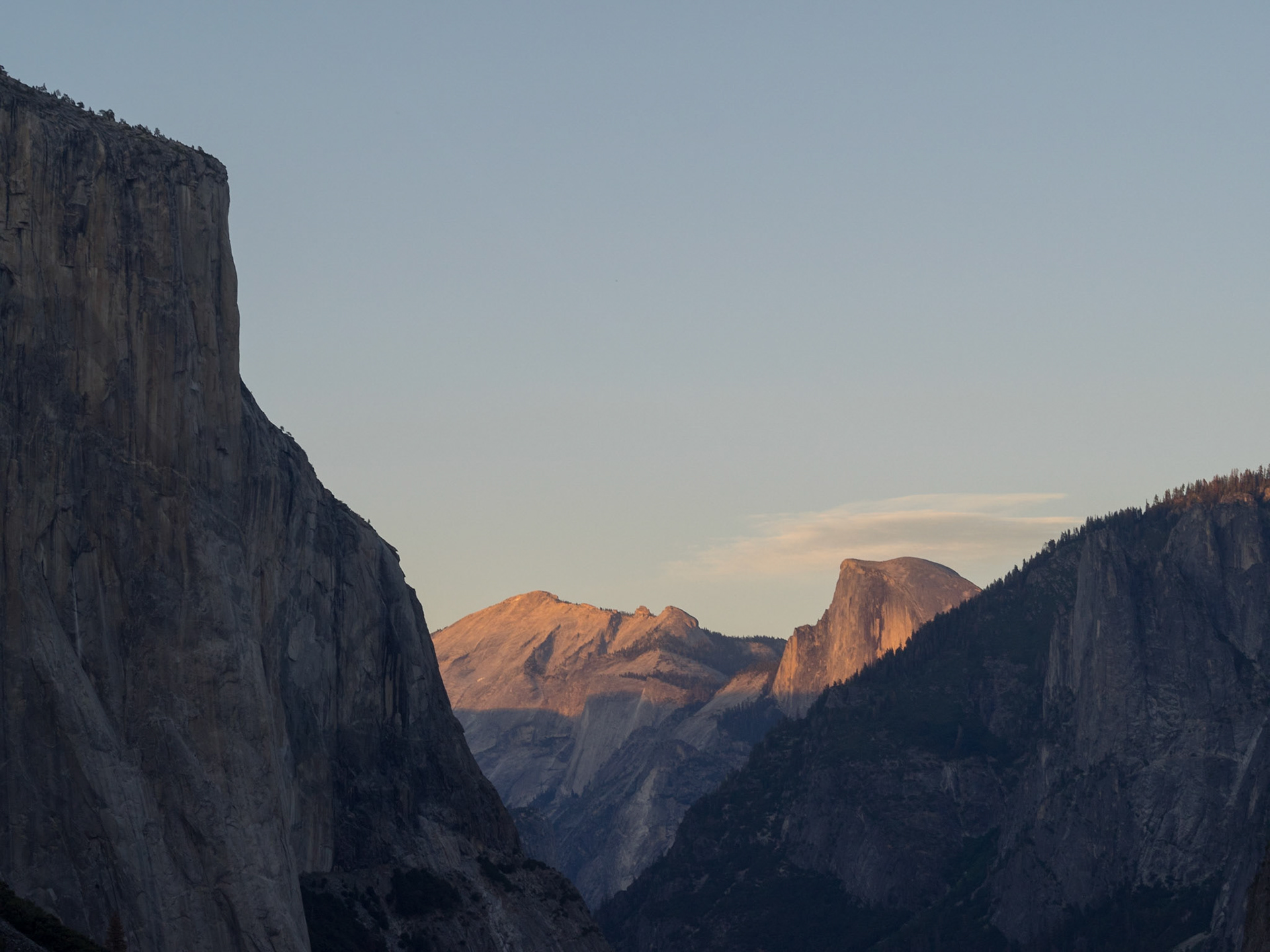 The sunset over Yosemite valley from Tunnel View