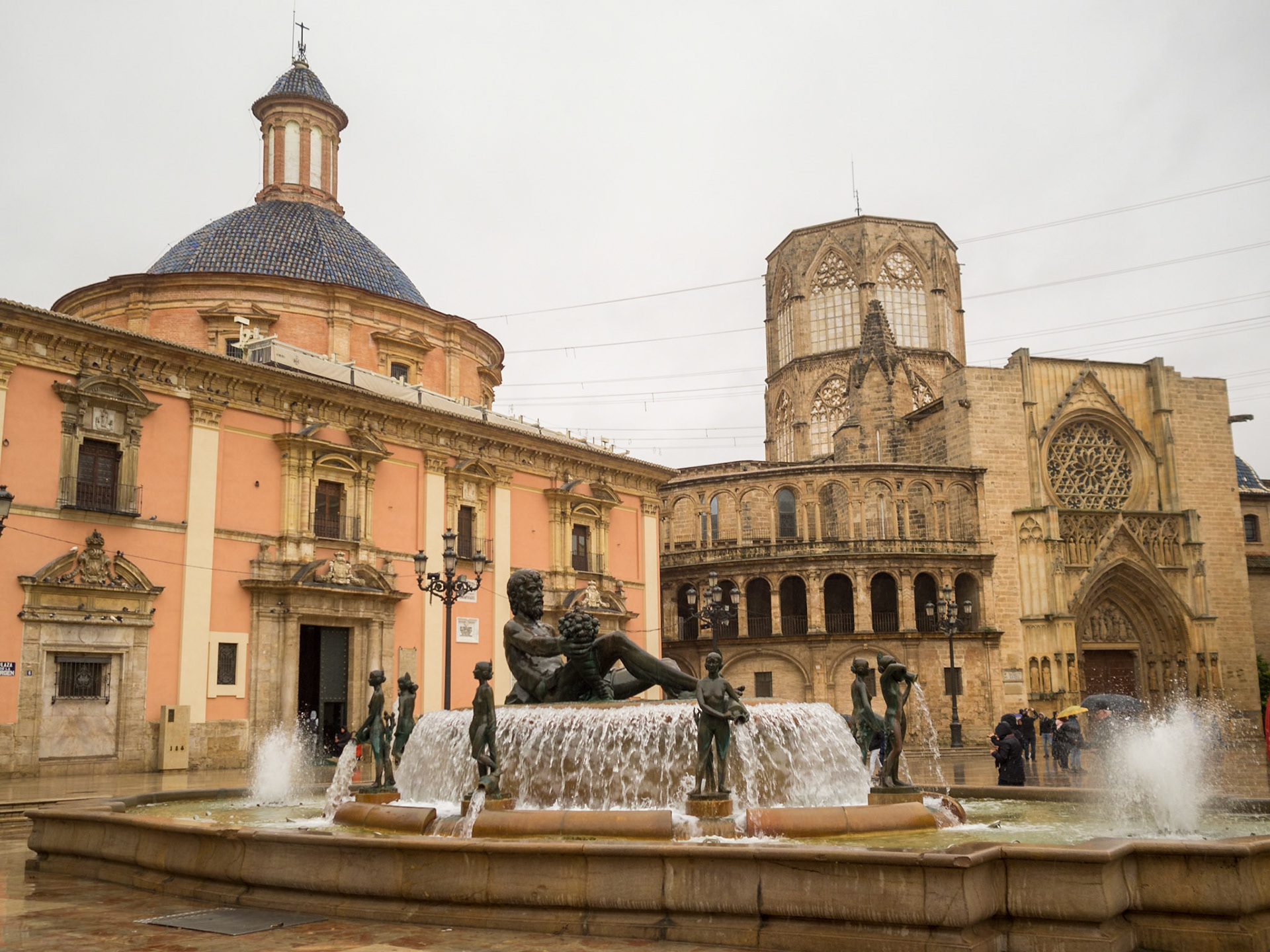 Basilica de la Virgen de los Desamparados aside Valencia Cathedral