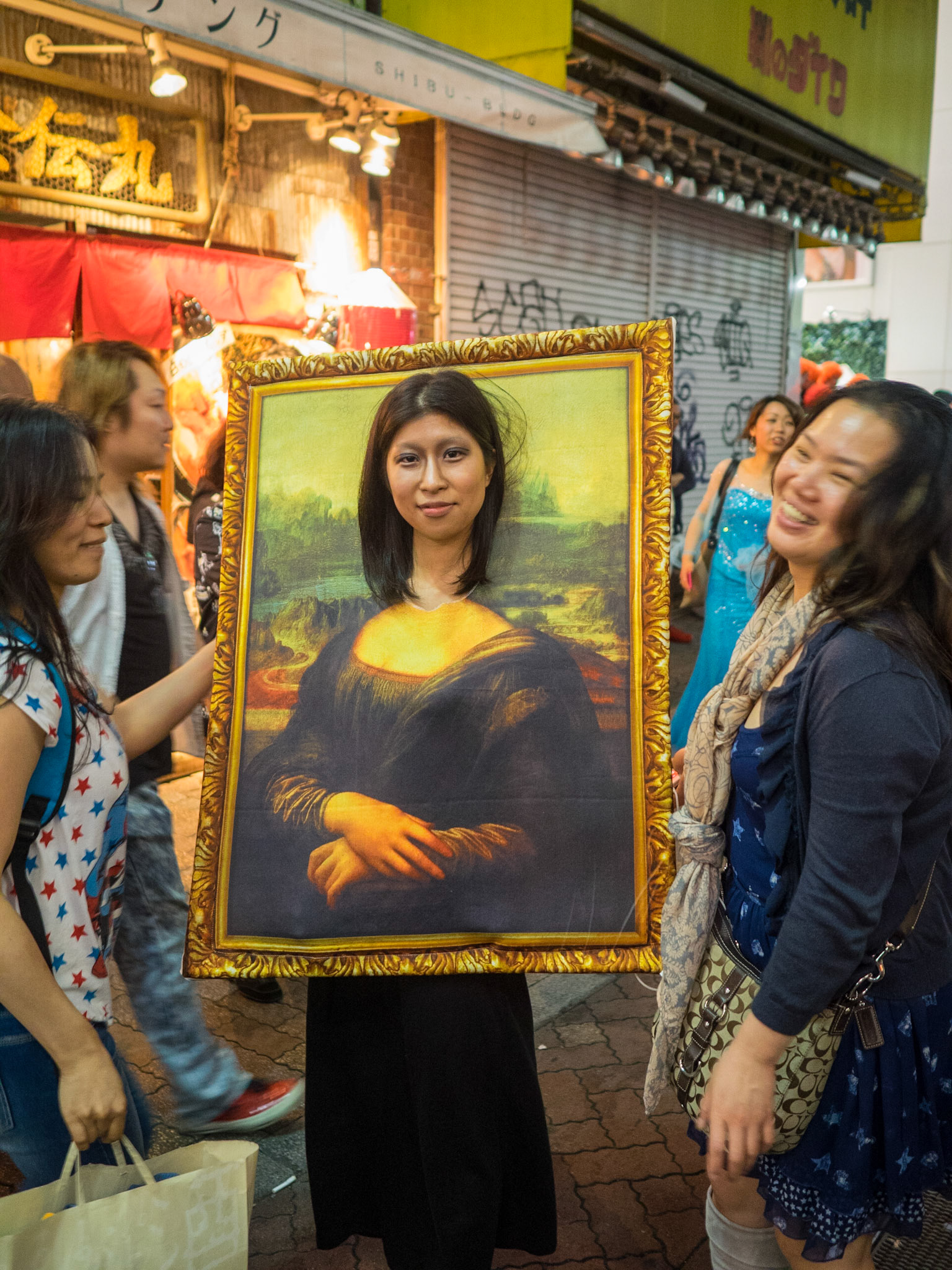 Girl in Mona Lisa Halloween costumes in Shibuya