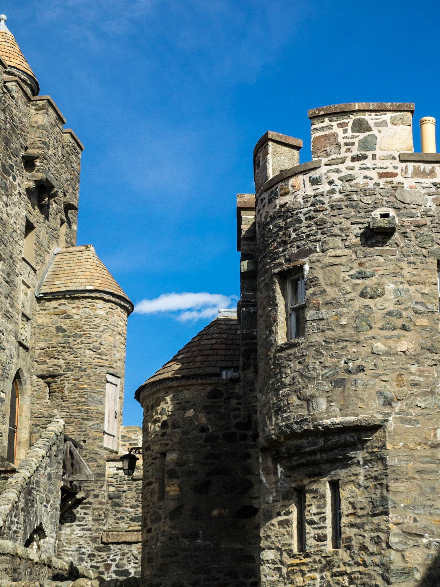Eilean Donan Castle interior courtyard view