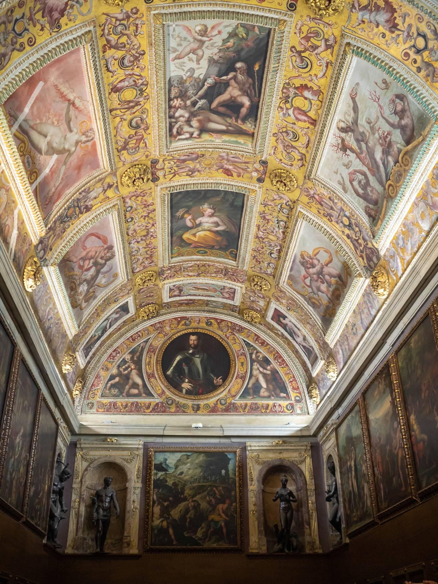 Portrait of Cosimo at the center of the image, in the Study of Francesco I, Palazzo Vecchio, Florence