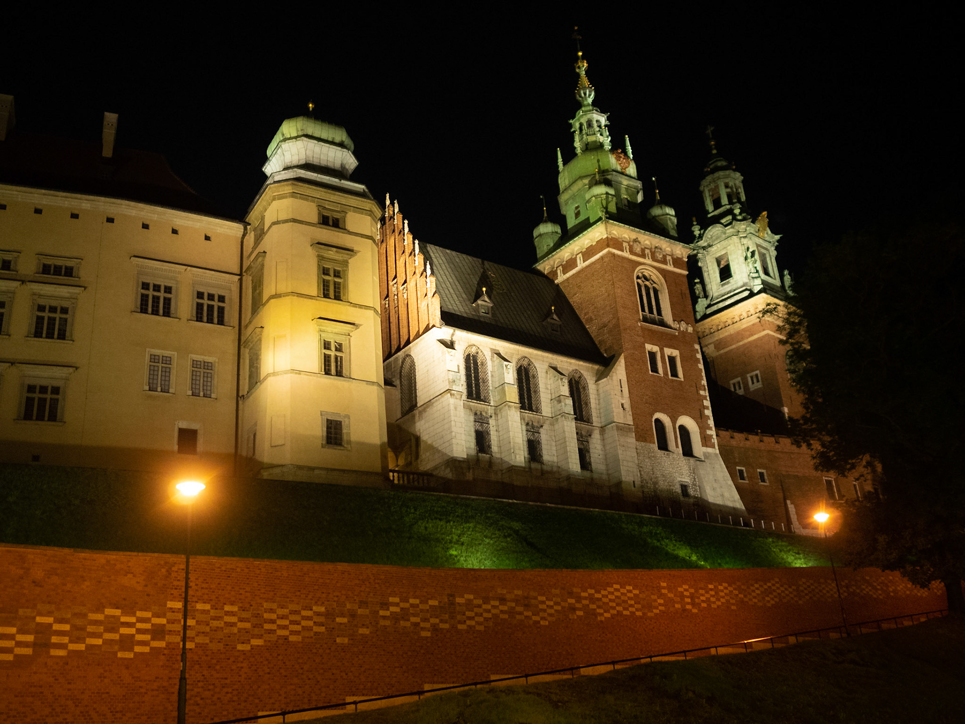 Night shot of Wawel Castle, Krakow