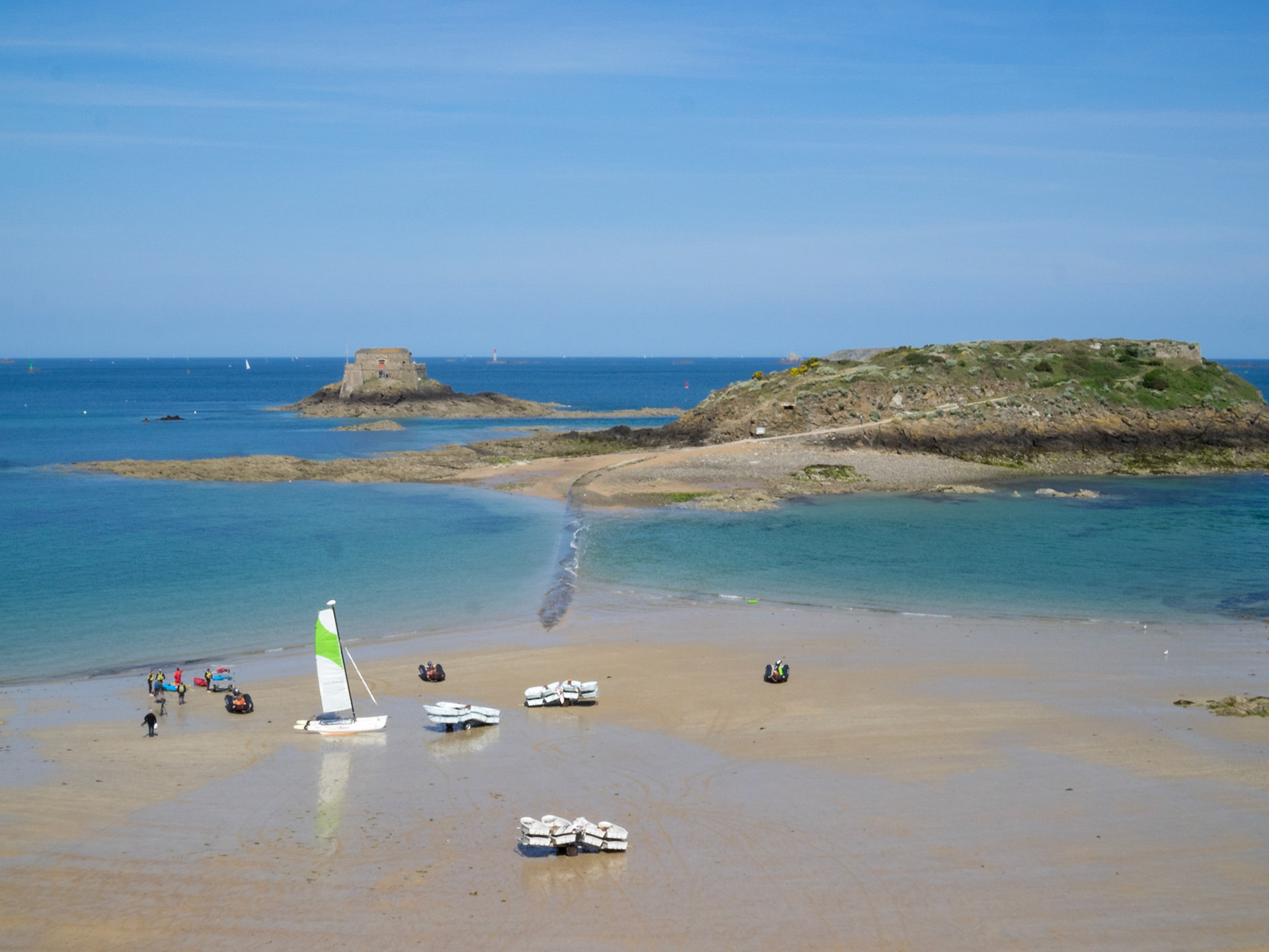 Grand Bé and Petit Bé islands in low tide