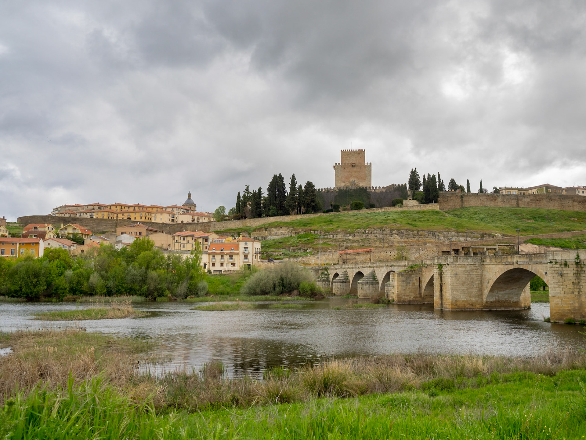 Ciudad Rodrigo Roman Bridge with the city in background