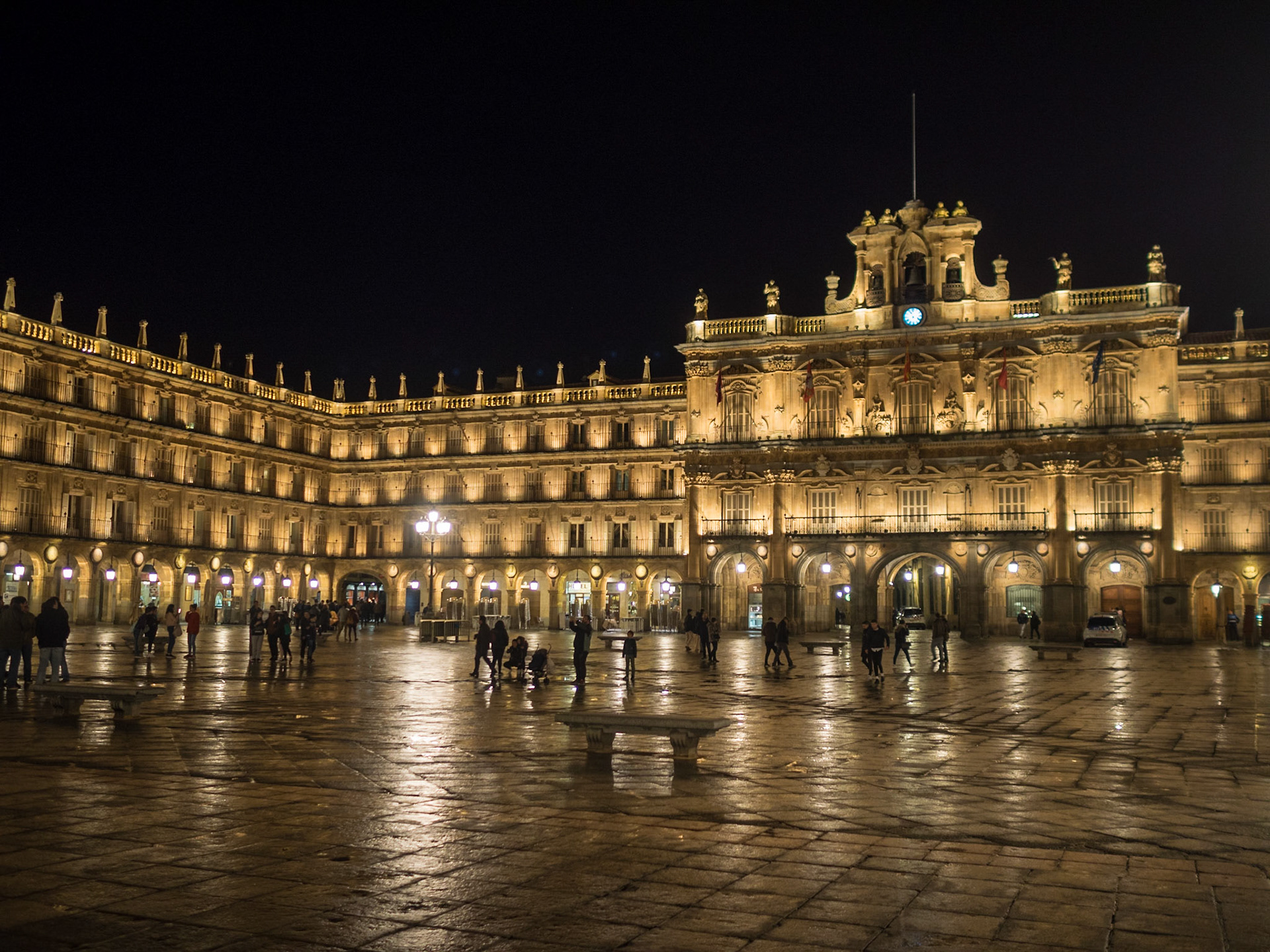 Salamanca Plaza Mayor at night