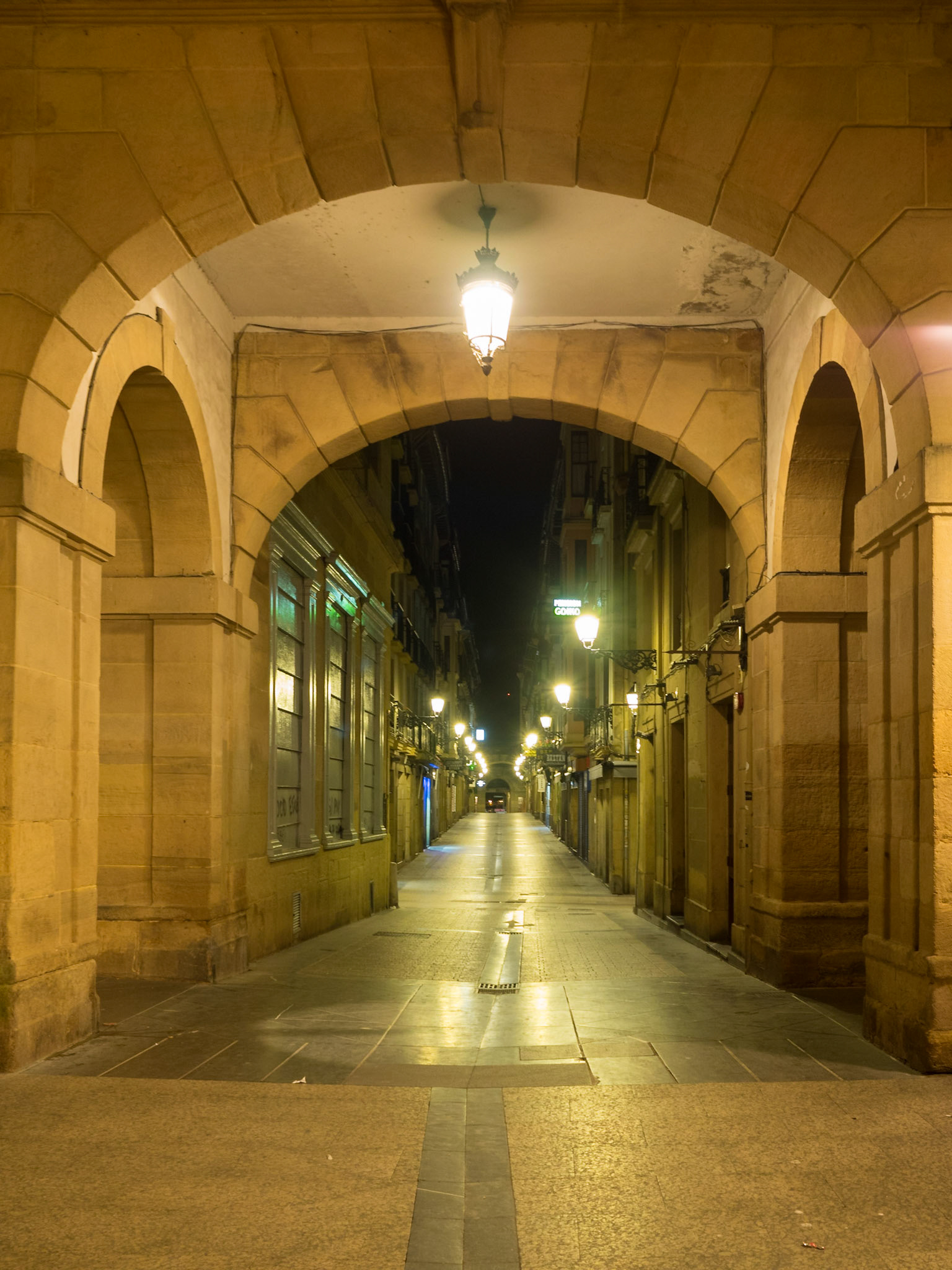 San Sebastian street at night