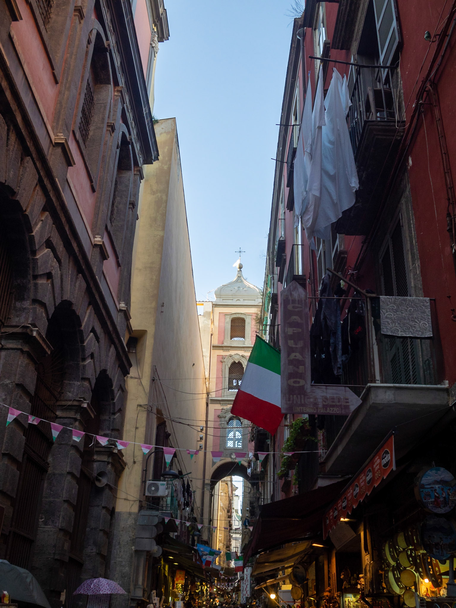 Napoli narrow streets