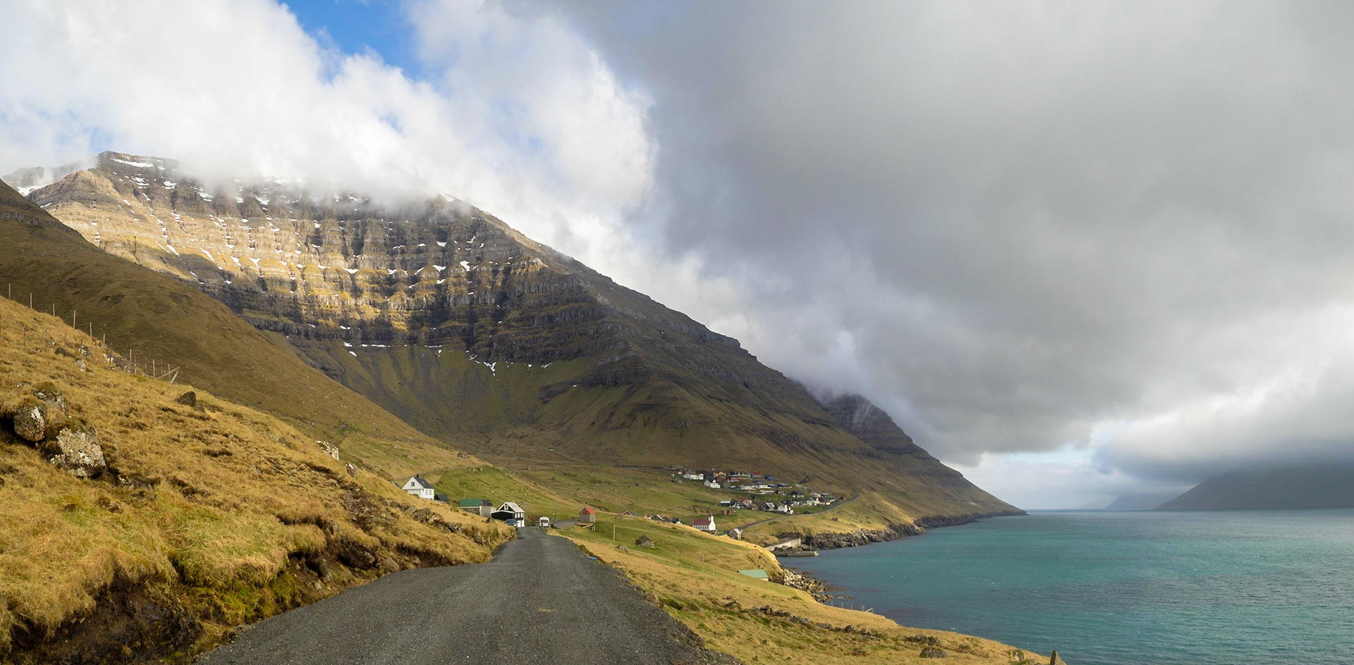 Kalsoyarfjørður fjord and Kunoy island