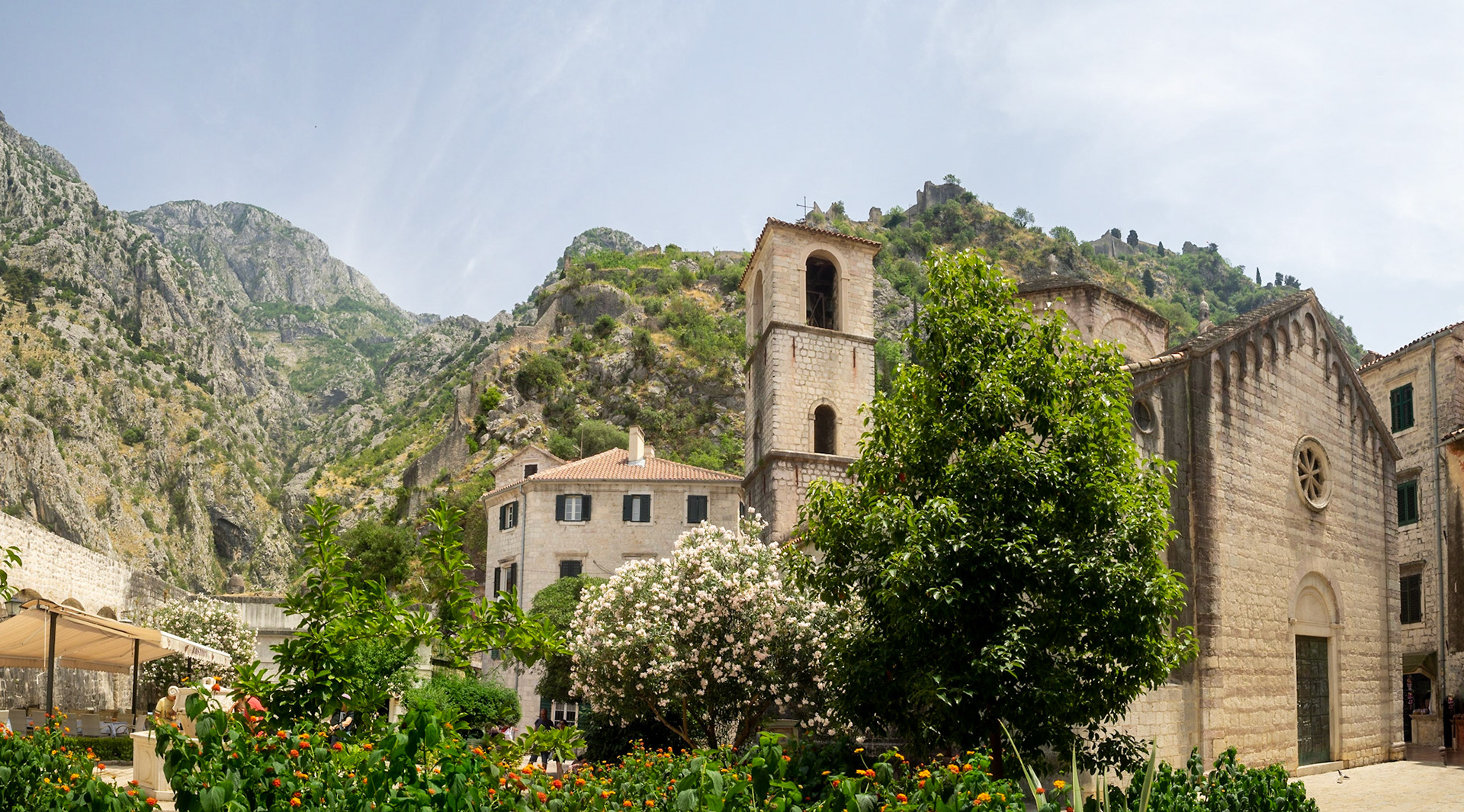 Kotor square below the surrounding mountains