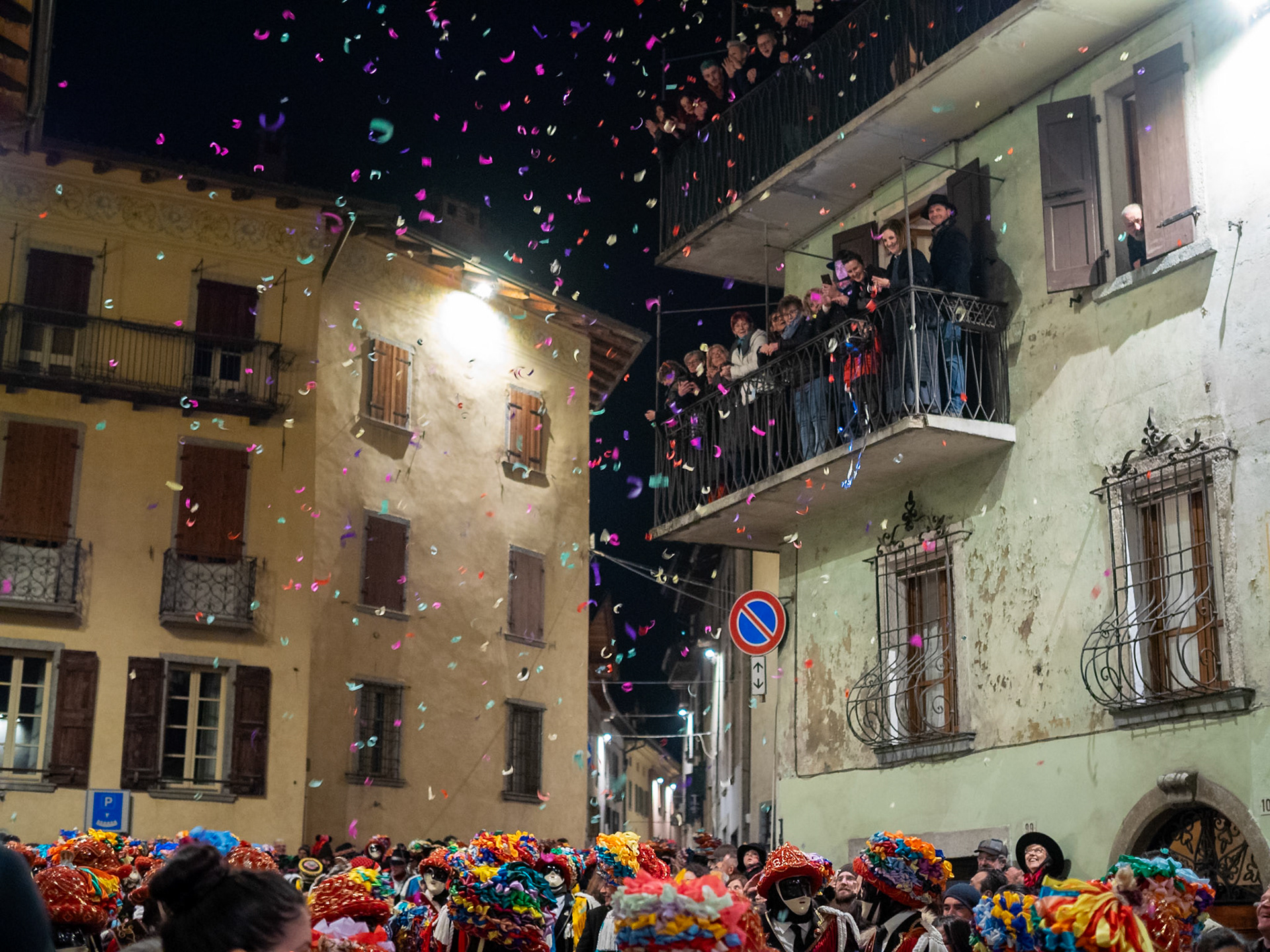 The closure of Bagolino Carnival in the village square