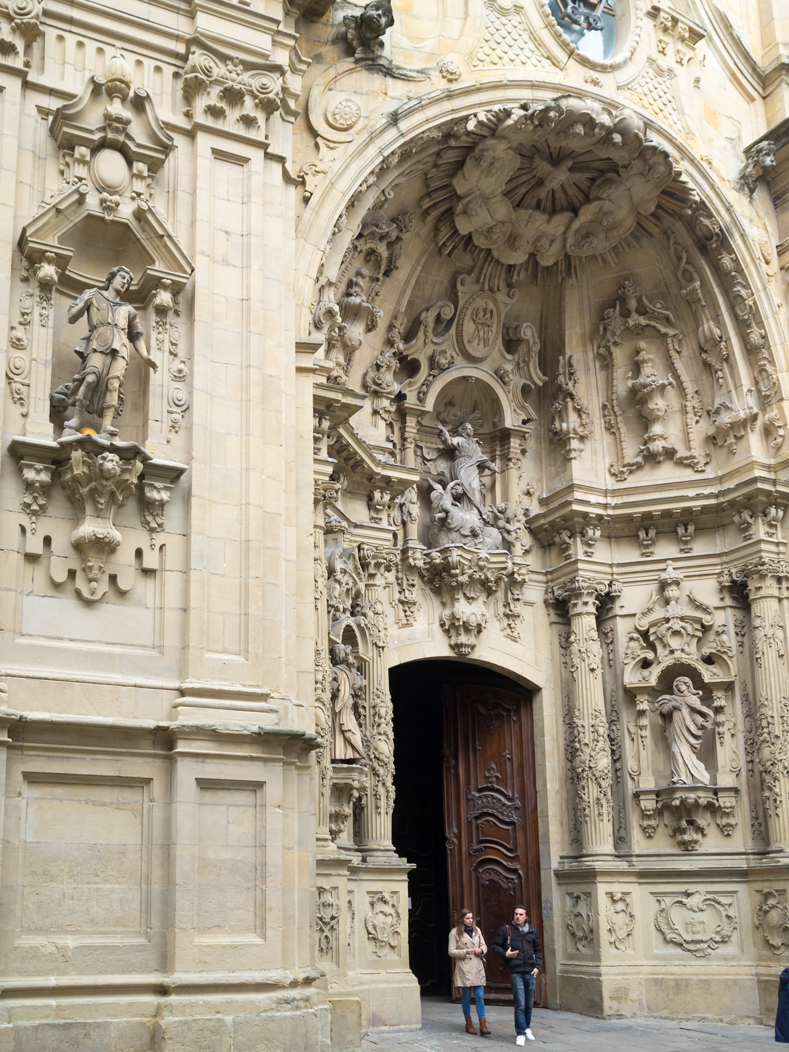 Basílica de Santa María del Coro carved facade