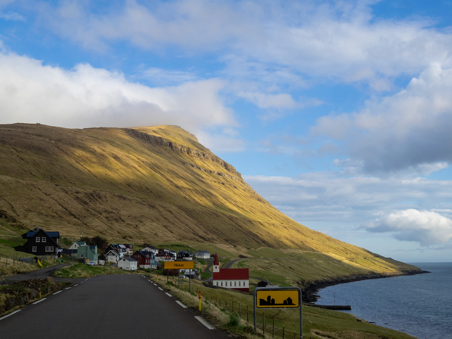 Entering Húsar from the south