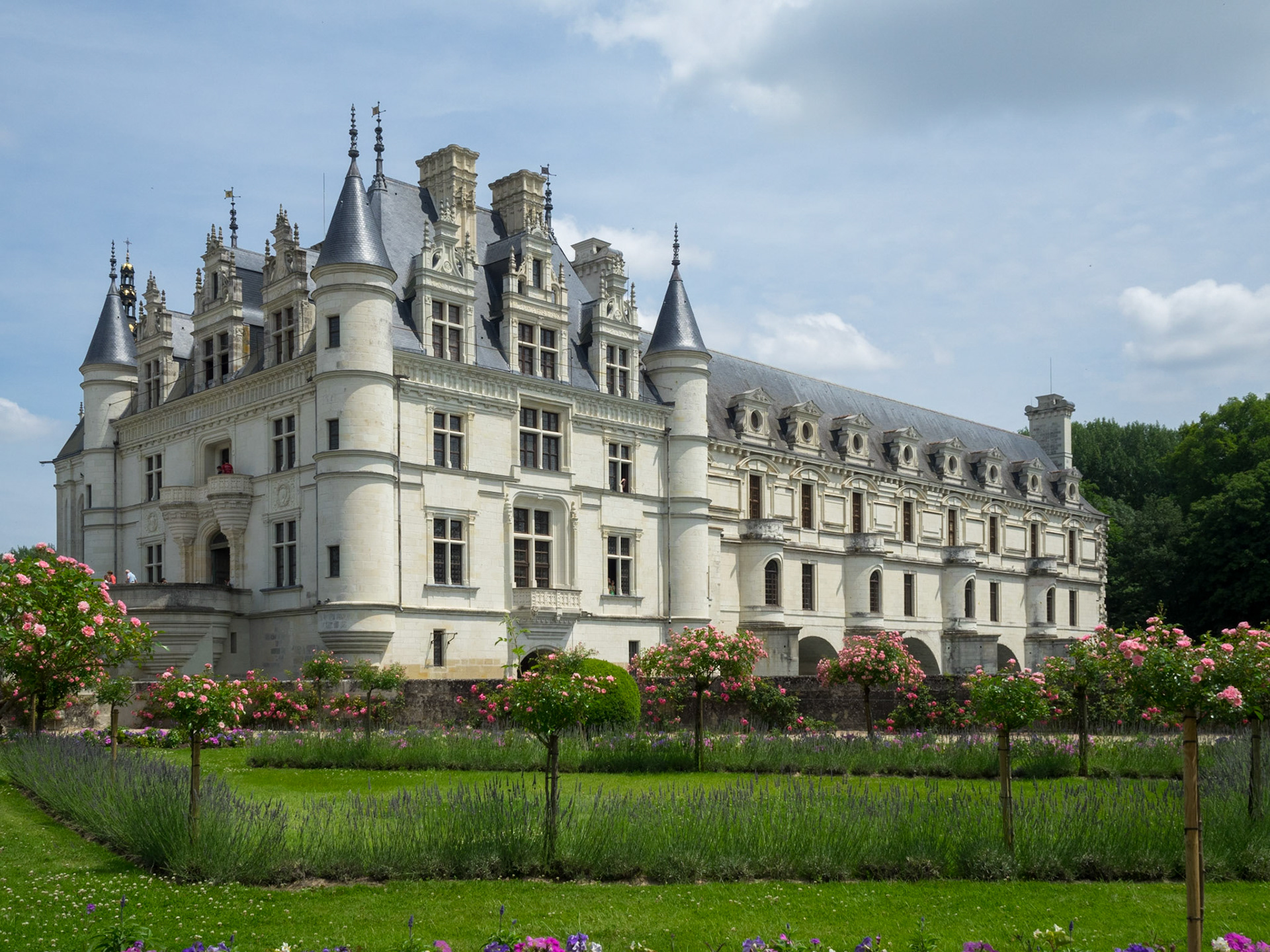 Chenonceau Chateau behind the garden