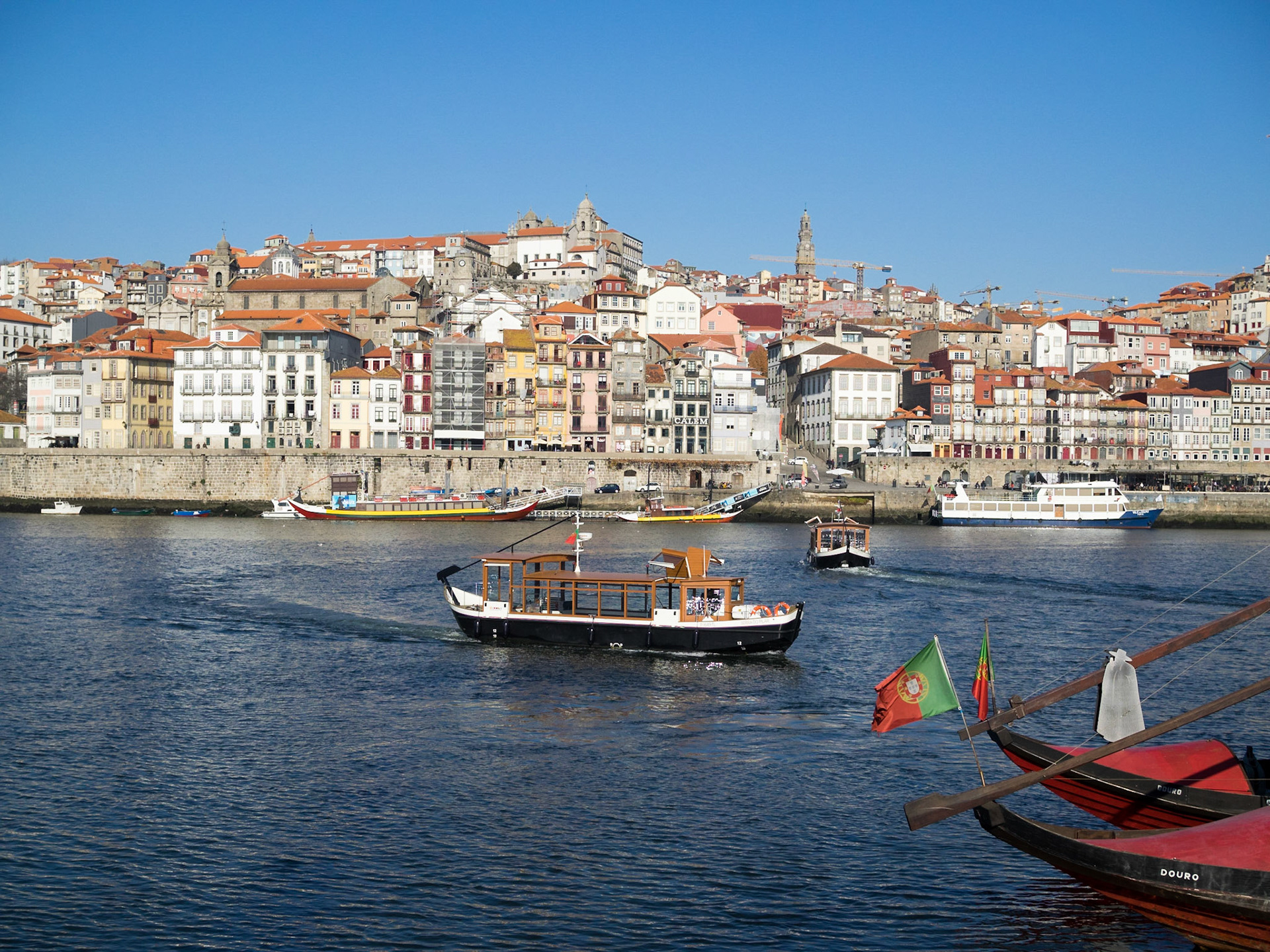 Douro River taxi boat crossing between Oporto and Vila Nova de Gaia