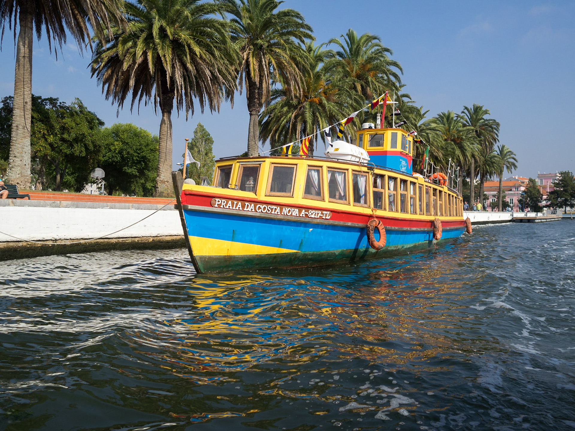 A boat in Aveiro canal