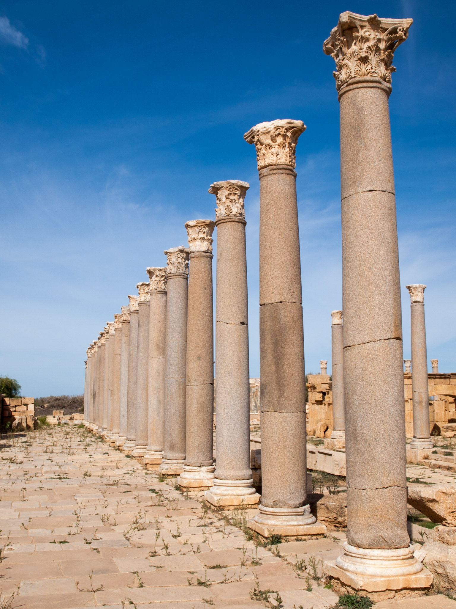 Leptis Magna, Corinthian columns lined up