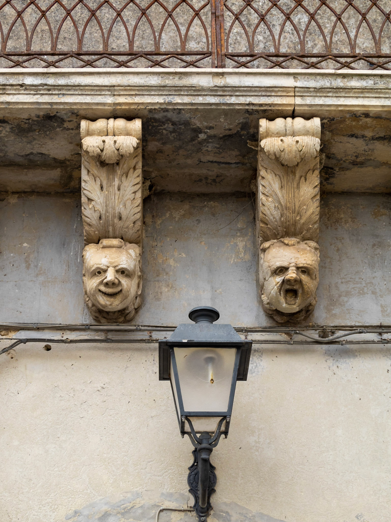 Detail of the figures support the balcony of Palazzo Caruso - Lombardo, Palazzolo Acreide
