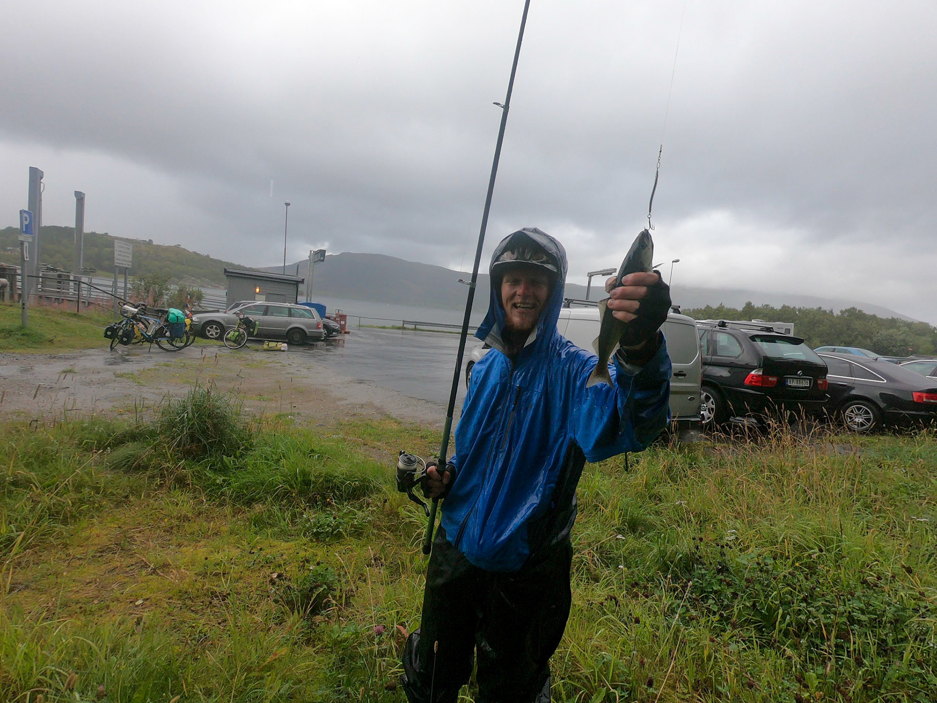 Premier poisson pêché, aussi trempé que joyeux