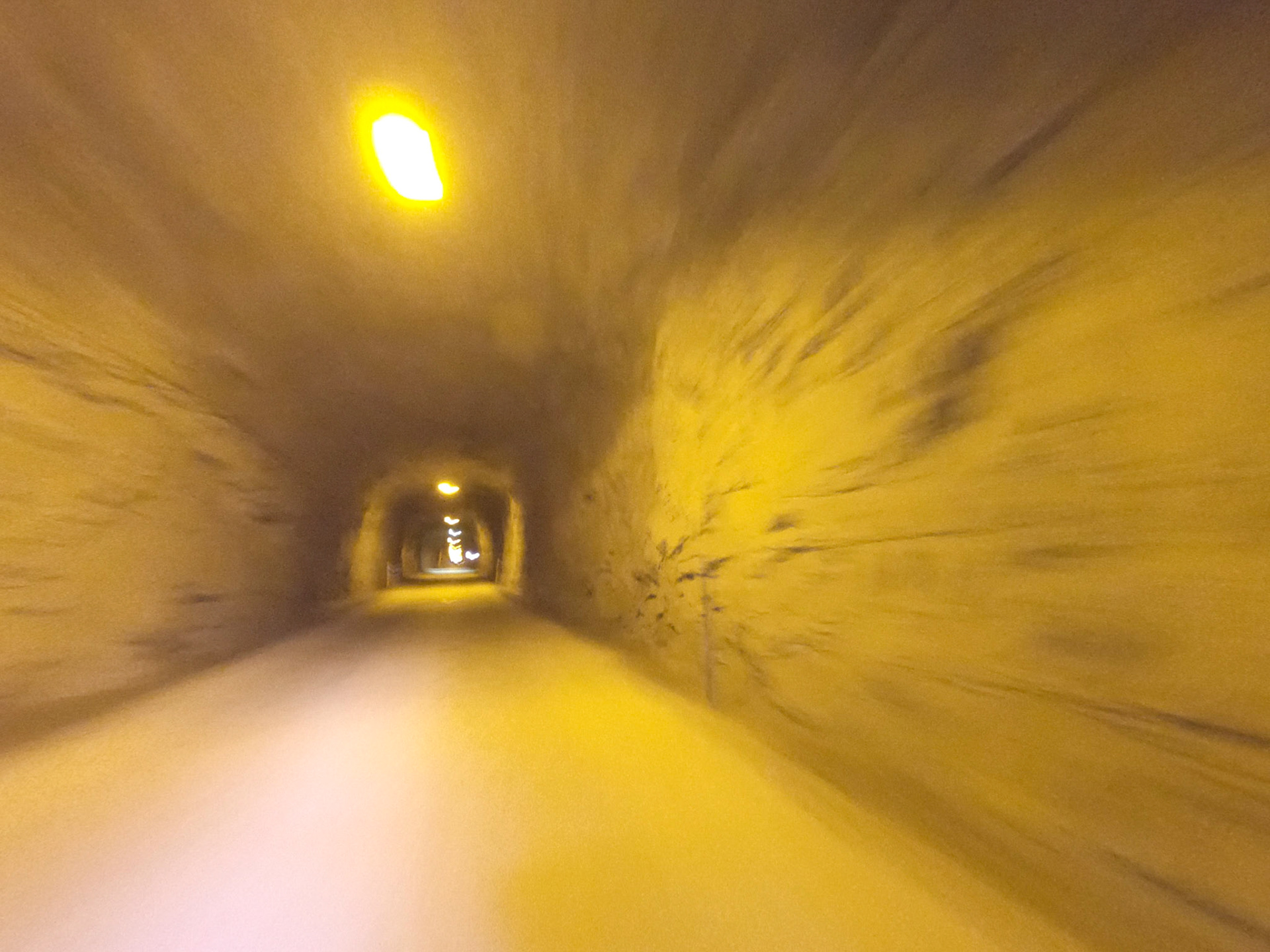 L'un des nombreux tunnels traversés