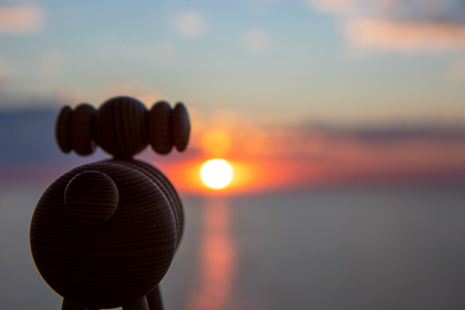 Coucher de soleil sur étendue maritime