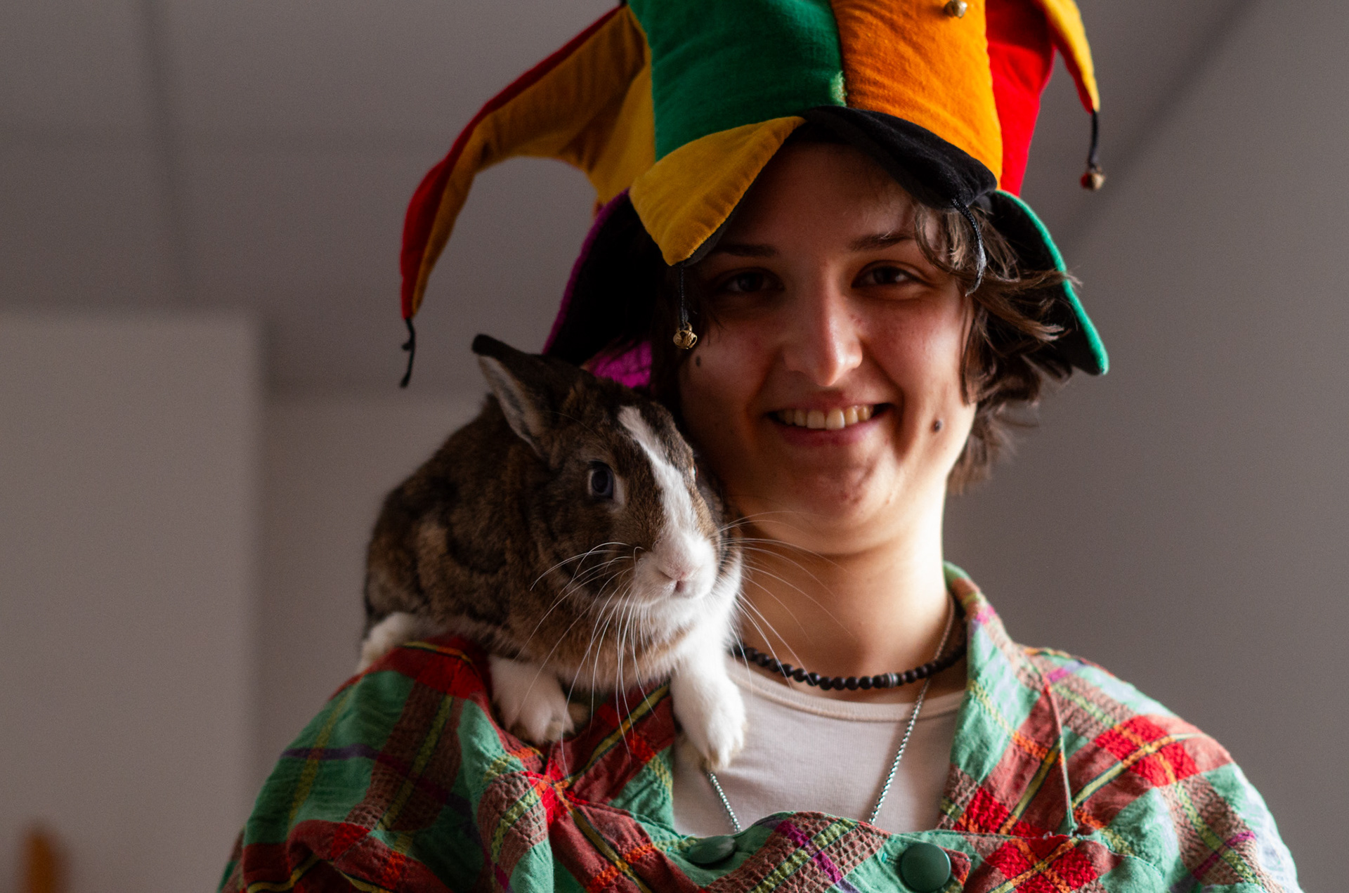 Tamara, et son lapin Tade (La pintade )
