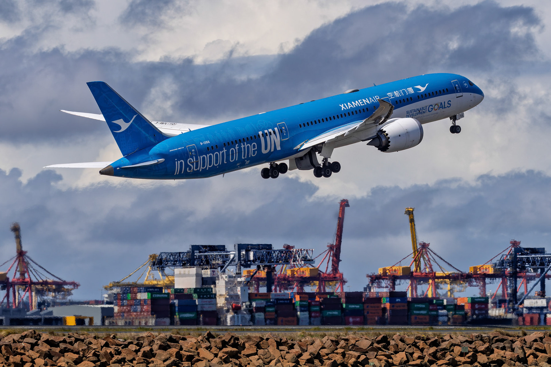Xiamen Air Boeing 787-9 Dreamliner [B-1356] Departing to Xiamen from the Beach, Sydney Airport, Australia