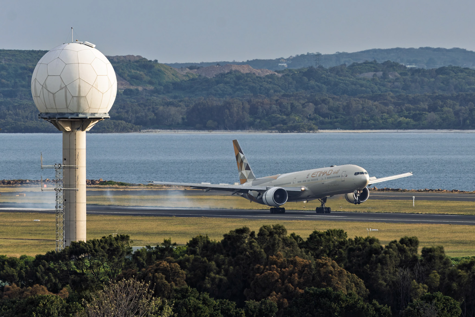 Etihad Airways Boeing 777-3FX(ER) [A6-ETH] Arriving from Abu Dhabi from the P3 Carpark, Sydney Airport, Australia