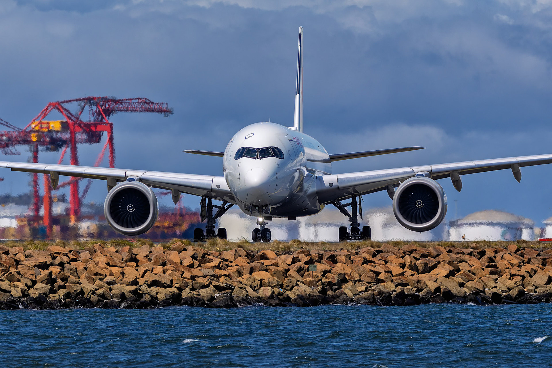 China Eastern Airlines Airbus A350-941 [B-321J] Arriving from Shanghai from the Beach, Sydney Airport, Australia