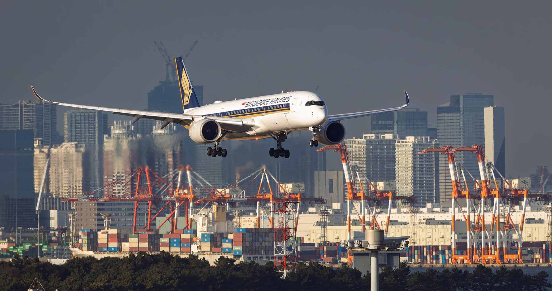 Singapore Airlines Airbus A350-941 (9V-SHA), Arriving from Singapore, captured from Terminal 2 viewing platform at Haneda Airport in Tokyo, Japan