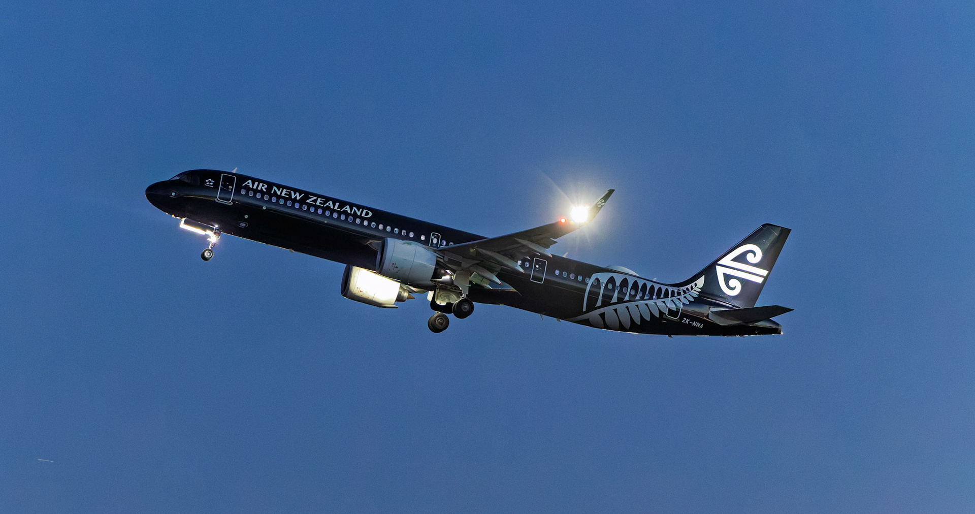 Air New Zealand Airbus A321-271NX (Black Livery) [ZK-NNA] Departing to Auckland at Brisbane International Airport, Australia