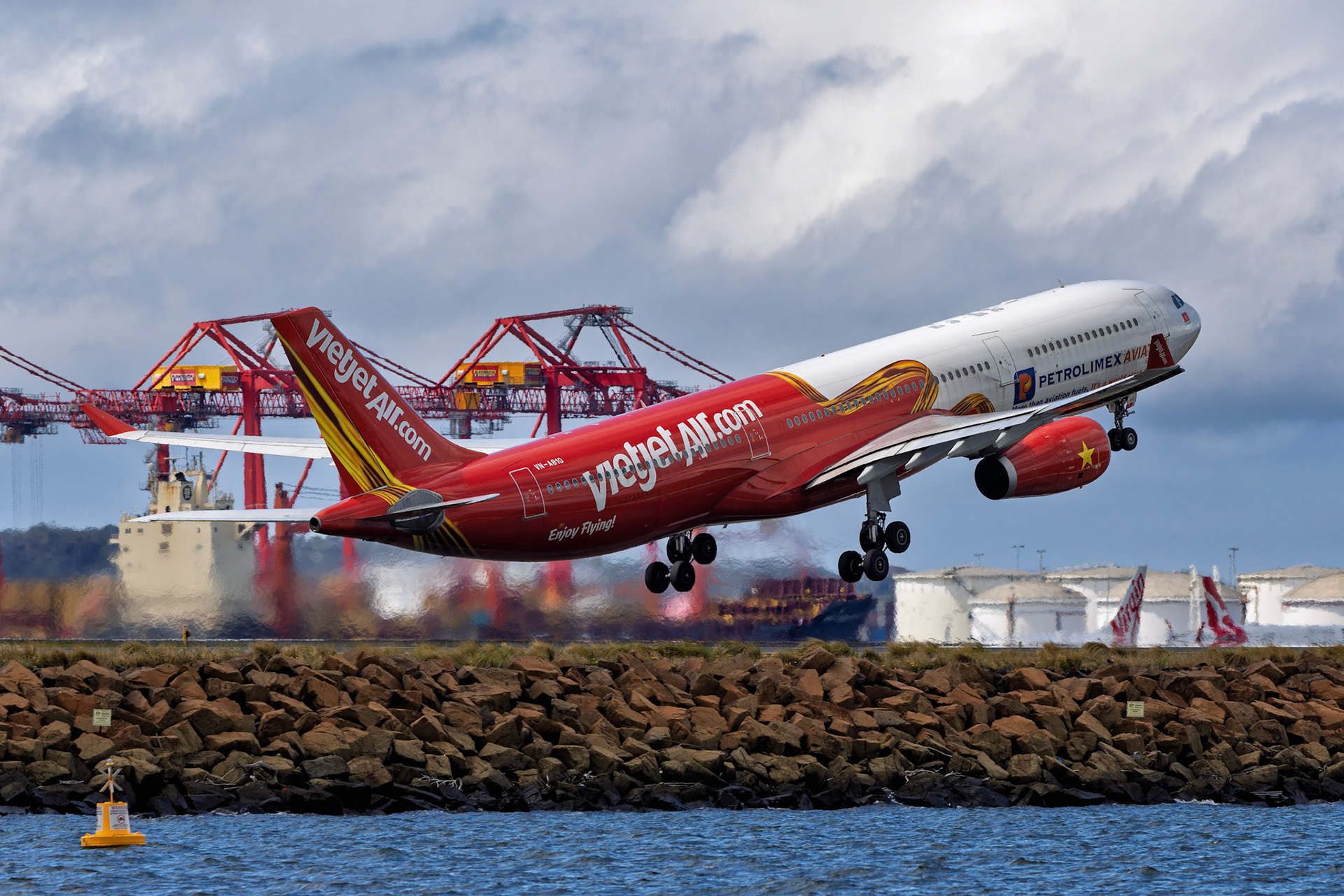 Vietjet Air Airbus A330-343 [VN-A810] Departing to Ho Chi Minh City from the Beach, Sydney Airport, Australia