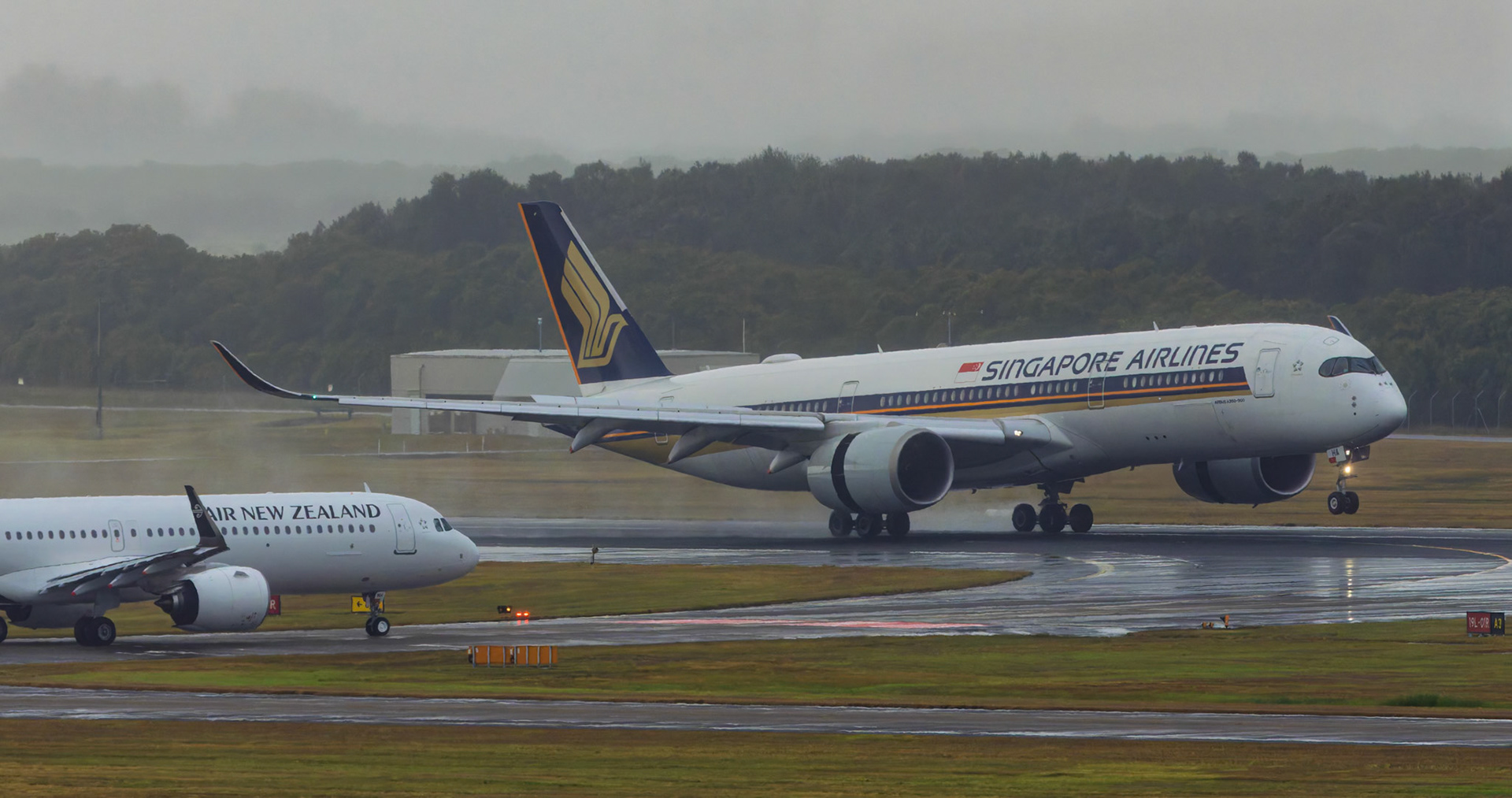 Singapore Airlines Airbus A350-941 [9V-SHA], Arriving from Singapore at Brisbane International Airport, Australia