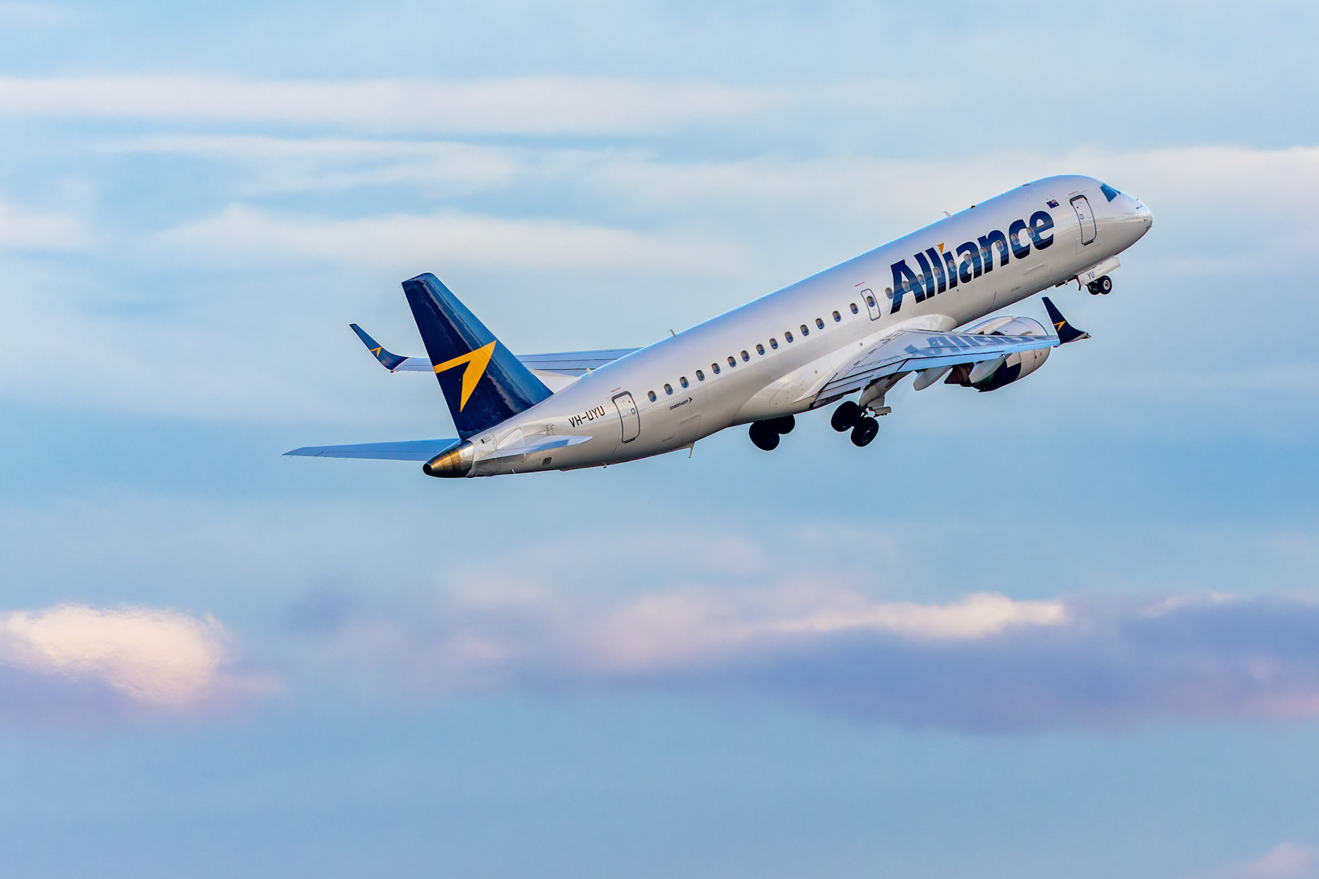 Alliance Airlines Embraer E190AR [VH-UYU] Departing to Adelaide at the Brisbane International Airport, Australia