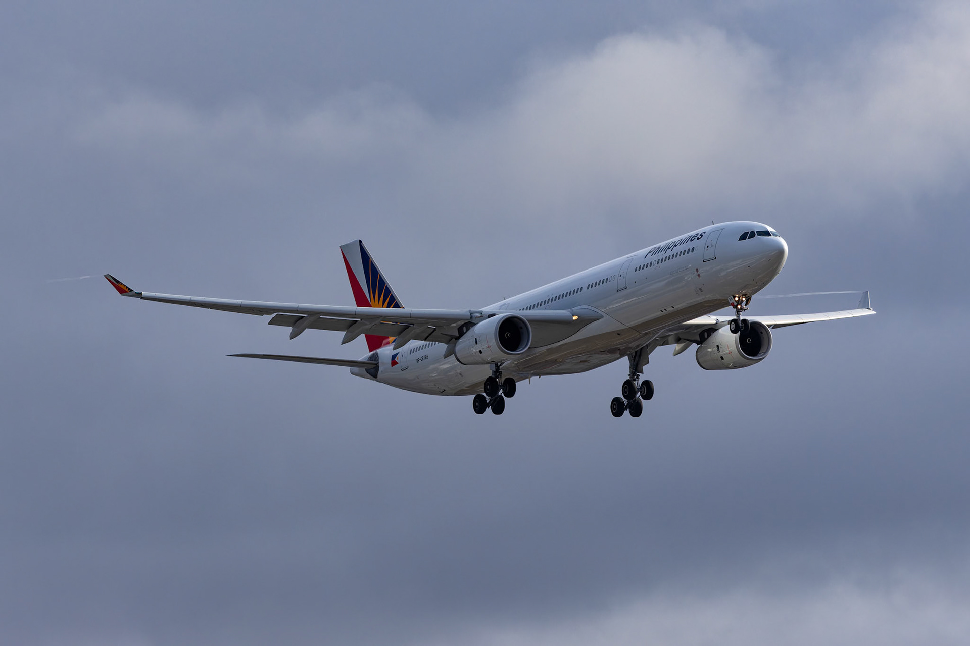 Philippine Airlines Airbus A330-343 [RP-C8789] Arriving from Manila from the Sheps Mound, Sydney Airport, Australia