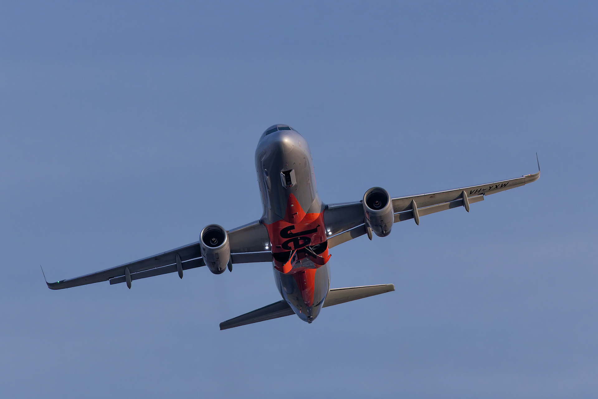 Jetstar Airbus A320-232 [VH-YXW] Departing to Melbourne from the P3 Carpark, Sydney Airport, Australia