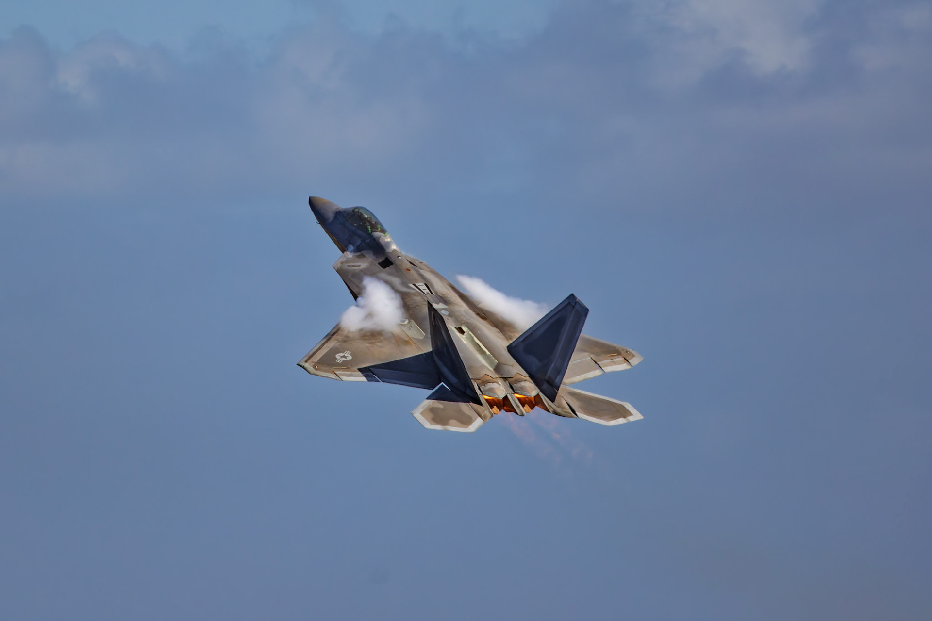 US AIr Force F-22 Solo display at the Avalon Airshow in Victoria, Australia