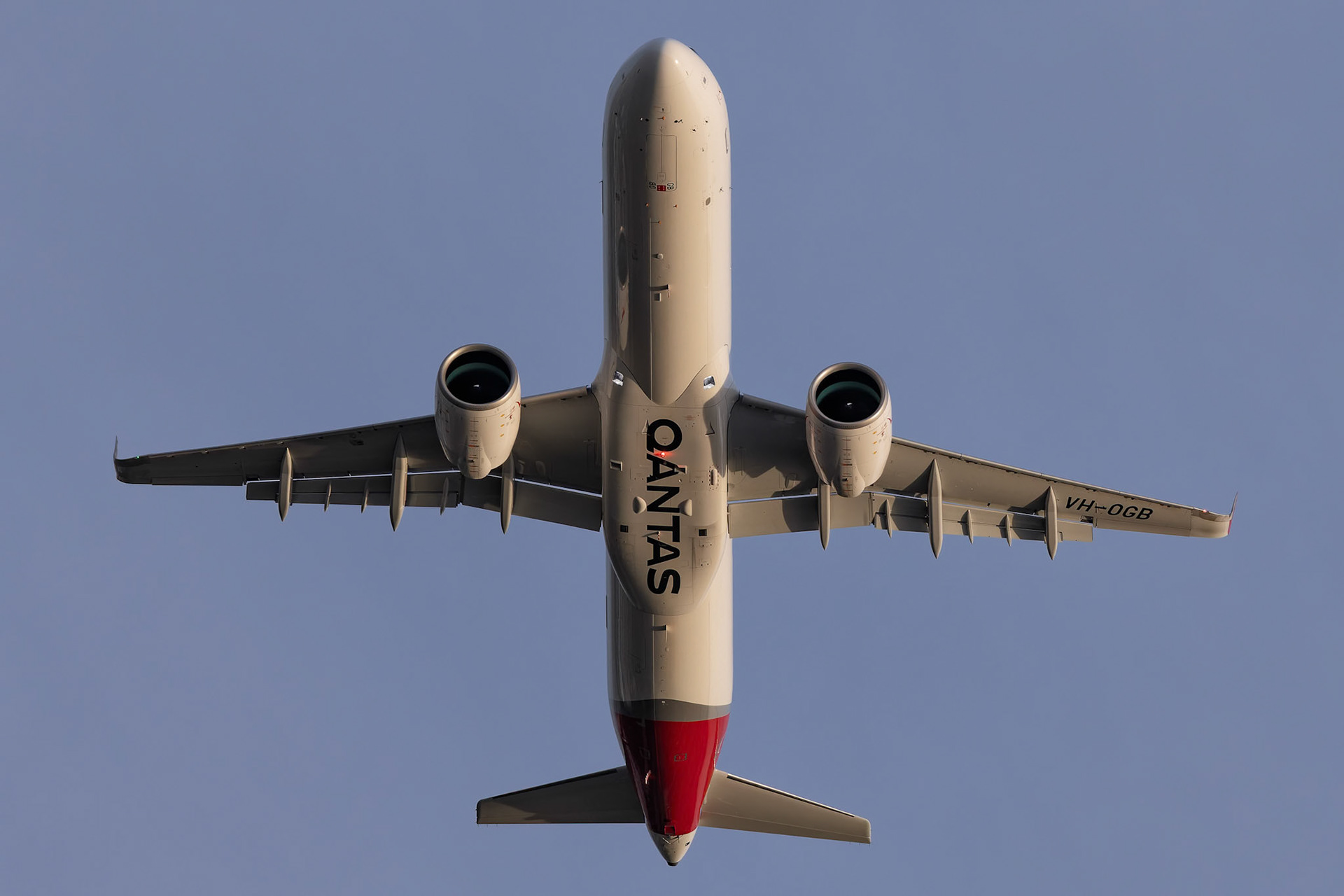 Qantas Airbus A321-271NY(XLR) [VH-OGB] Departing to Melbourne from the P3 Carpark, Sydney Airport, Australia