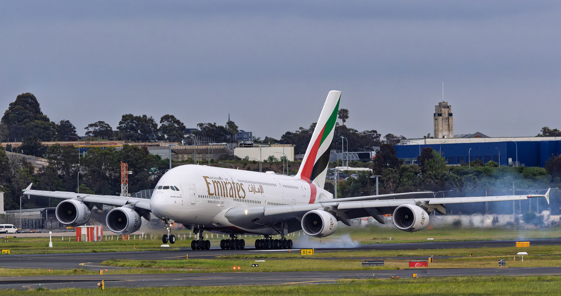 Emirates Airbus A380-842 [A6-EUT] Arriving from Dubai from the Sheps Mound, Sydney Airport, Australia