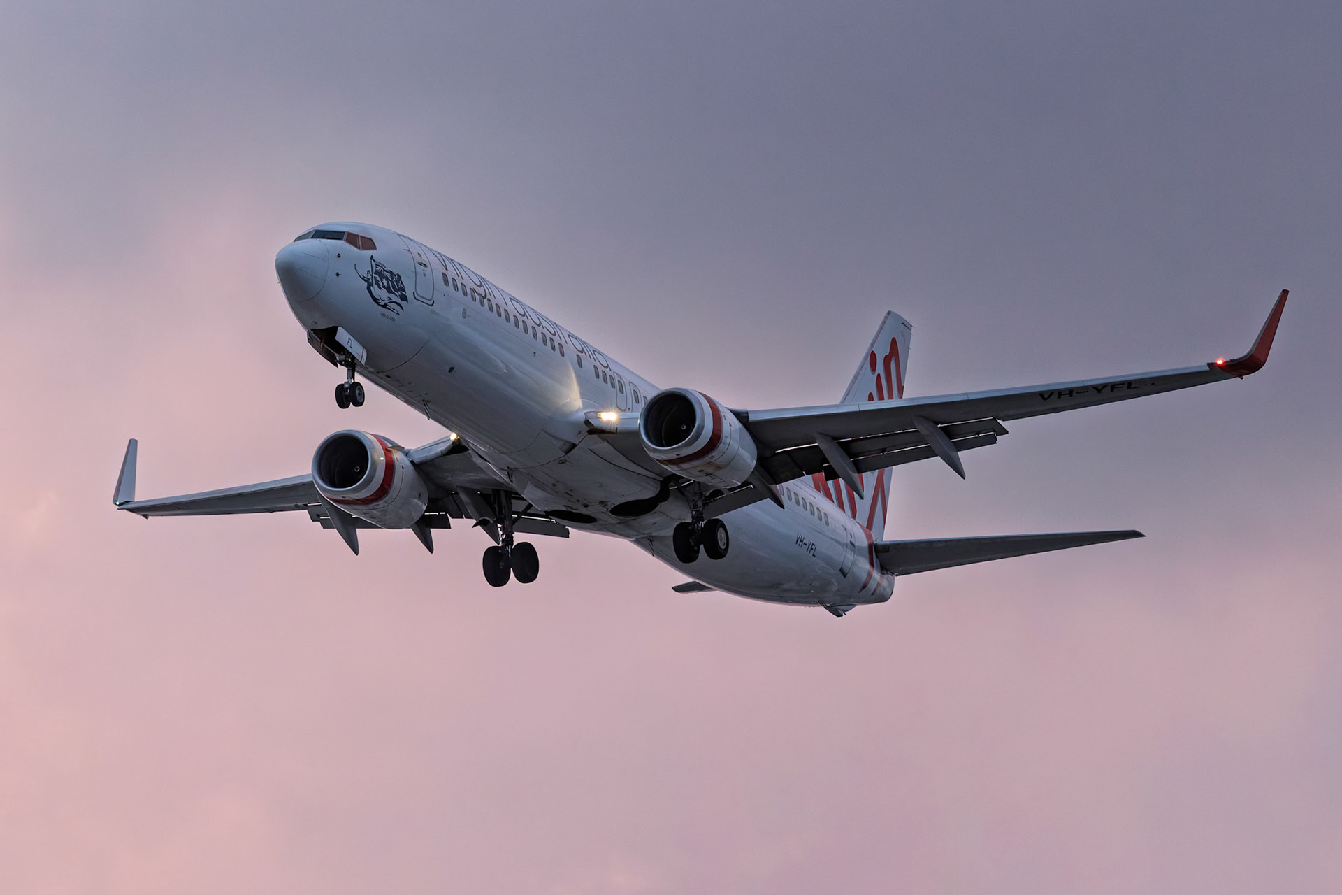 Virgin Australia Boeing 737-8FE [VH-YFL] Arriving from Brisbane from The Mantra, Sydney Airport, Australia