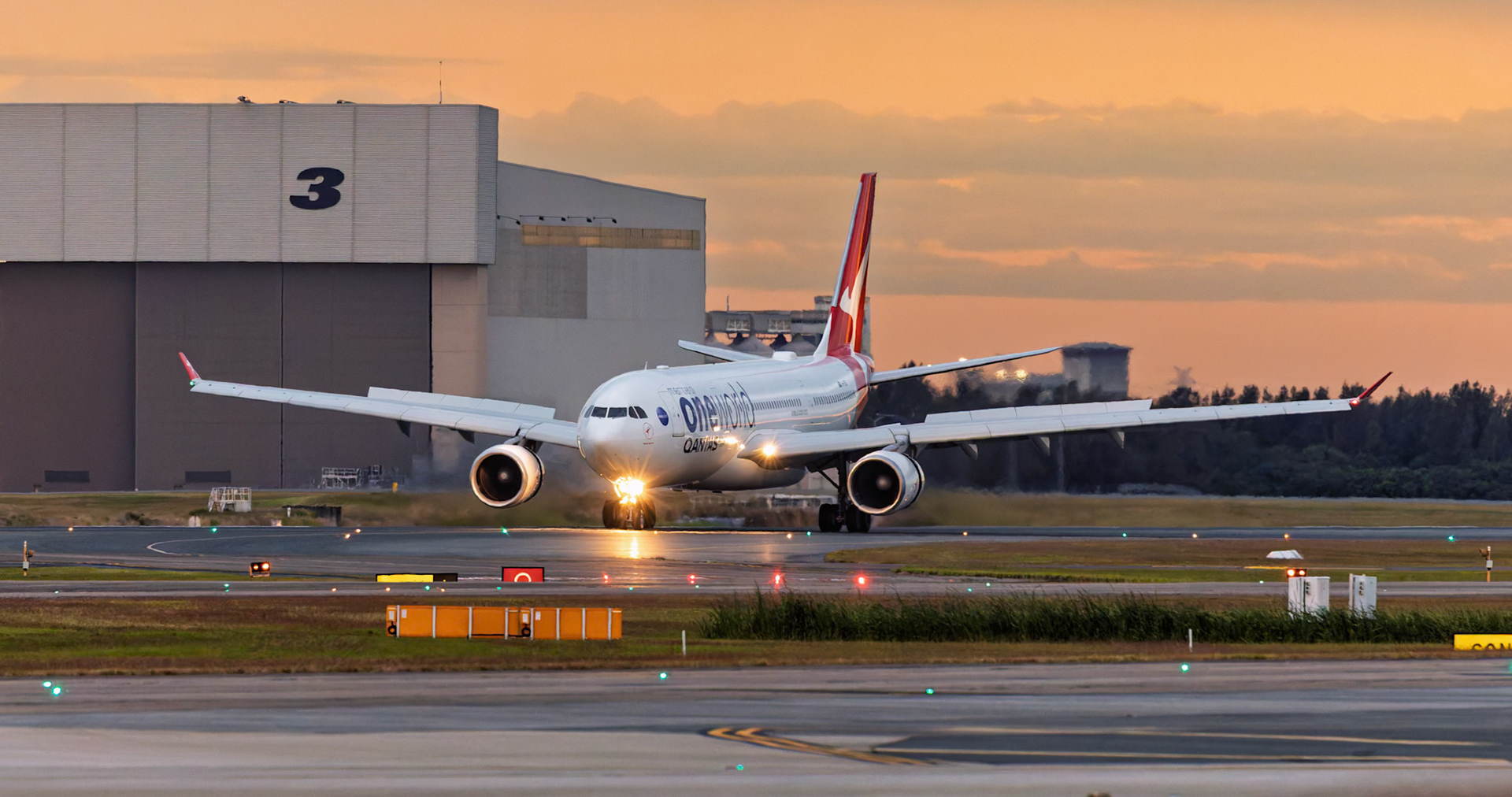 Qantas Airbus A330-202 [VH-EBS] Arriving from Auckland at the Brisbane International Airport, Australia