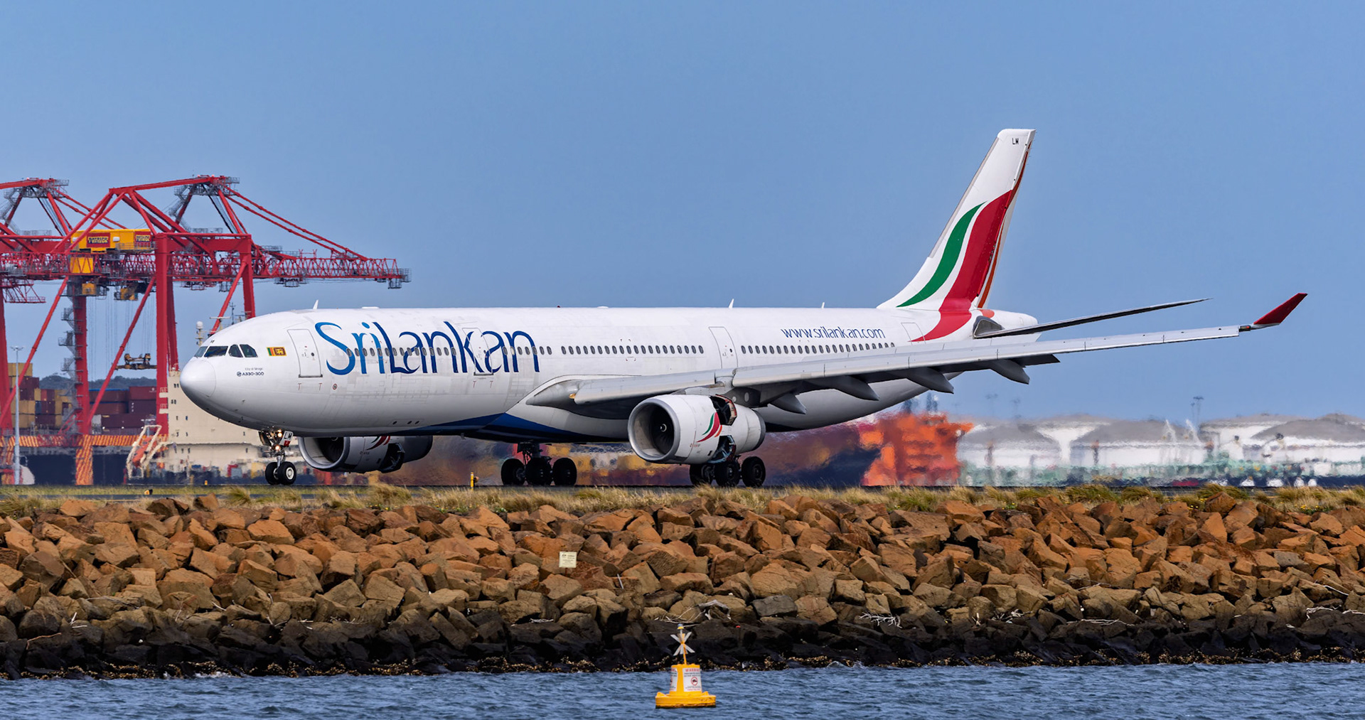 SriLankan Airlines Airbus A330-343 [4R-ALM] Arriving from Colombo from The Beach, Sydney Airport, Australia