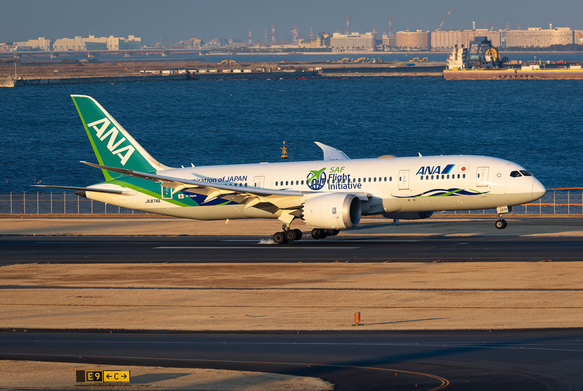 All Nippon Airways Boeing 787-8 Dreamliner (JA874A) Arriving from Tangerang, Indonesia, captured from Terminal 2 viewing platform at Haneda Airport in Tokyo, Japan
