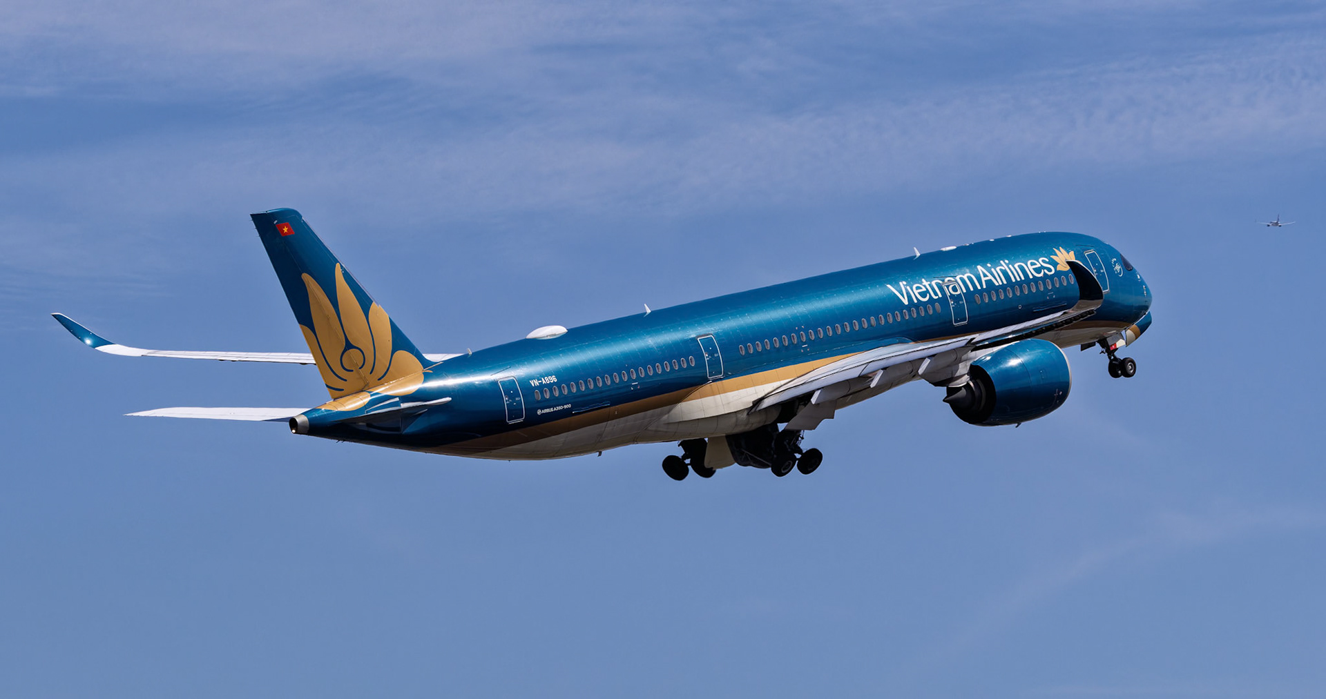 Vietnam Airlines Airbus A350-941 [VN-A896] Departing to Ho Chi Minh City from the Sheps Mound, Sydney Airport, Australia