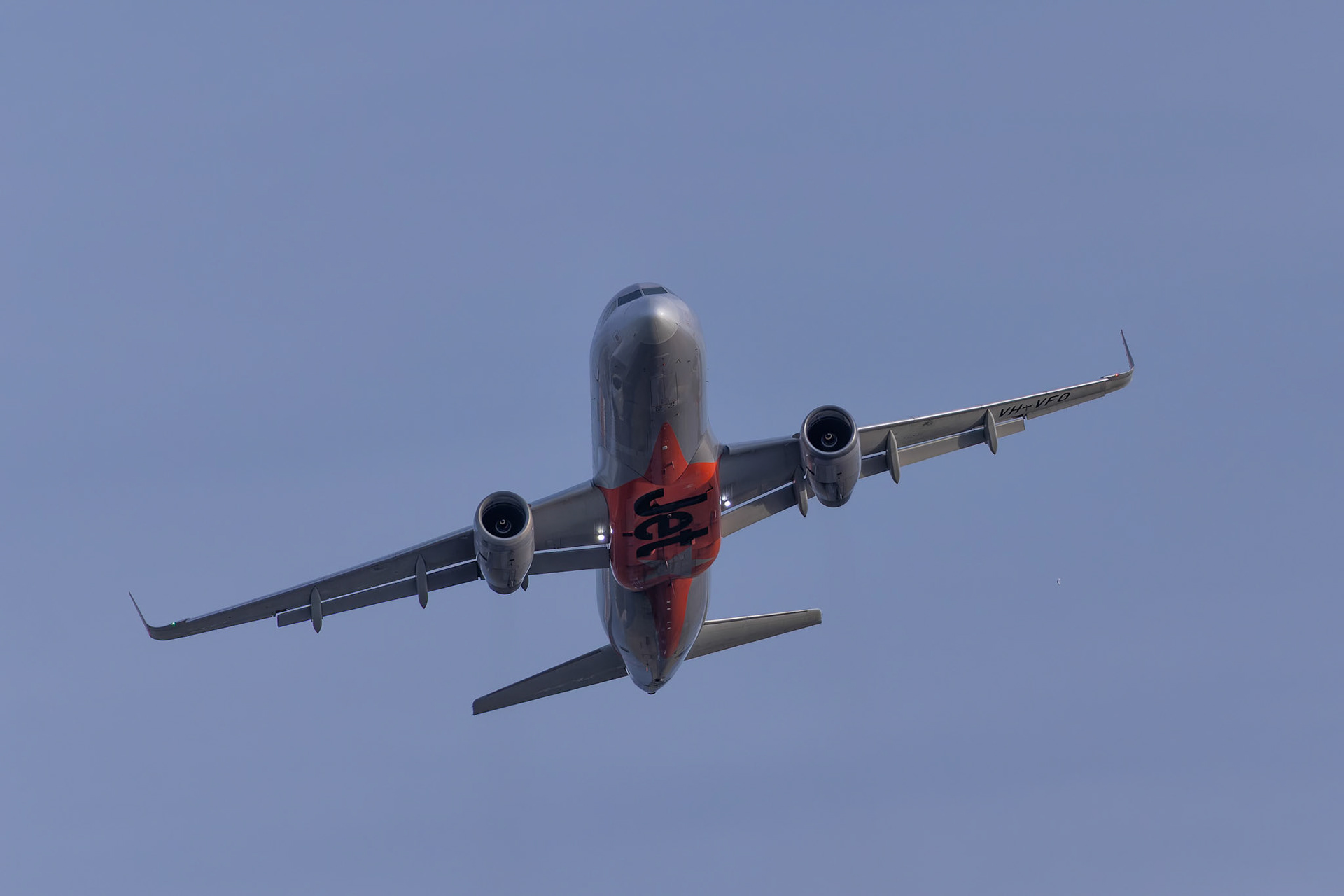 Jetstar Airbus A320-232 [VH-VFO] Departing to Melbourne from the P3 Carpark, Sydney Airport, Australia