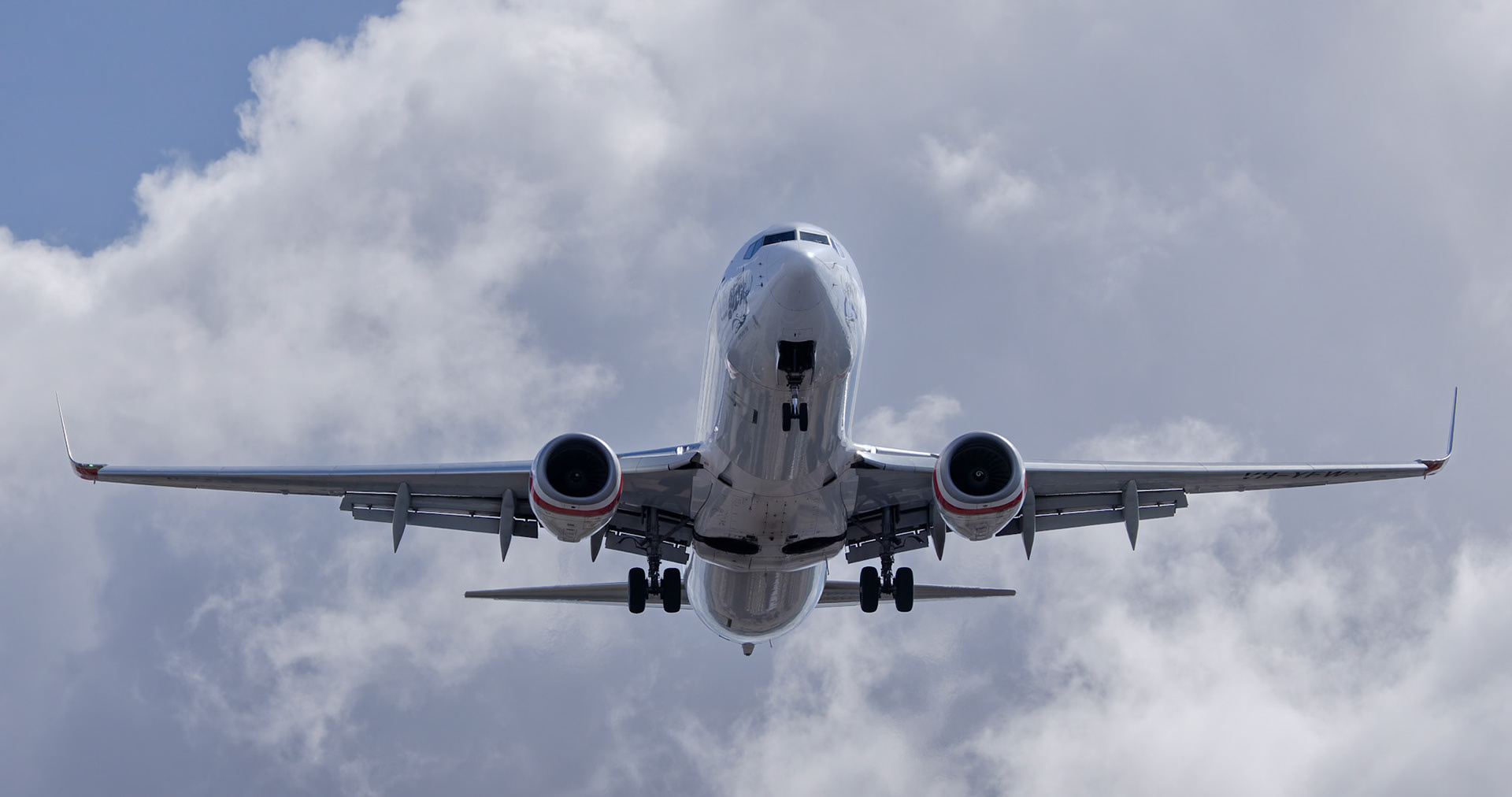 Virgin Australia Boeing 737-8FE [VH-YFW] Arriving from Sydney at Melbourne International Airport, Australia