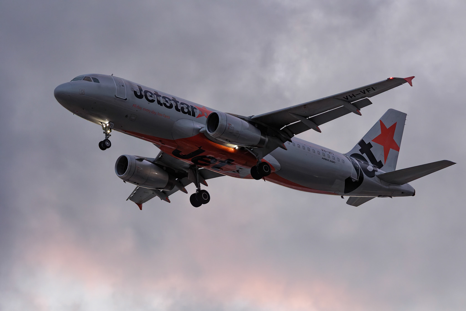 Jetstar Airbus A320-232 [VH-VFI] Arriving from Ballina from The Mantra, Sydney Airport, Australia