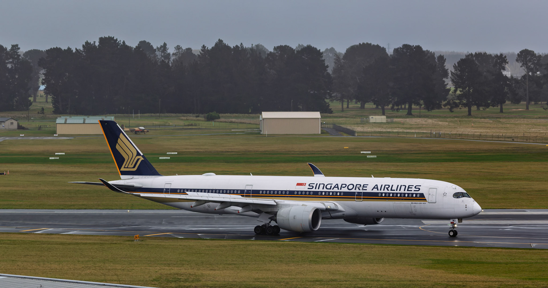 Singapore Airlines Airbus A350-941 [9V-SMU] Arriving from Singapore, from Christchurch Airport Novotel Hotel, New Zealand