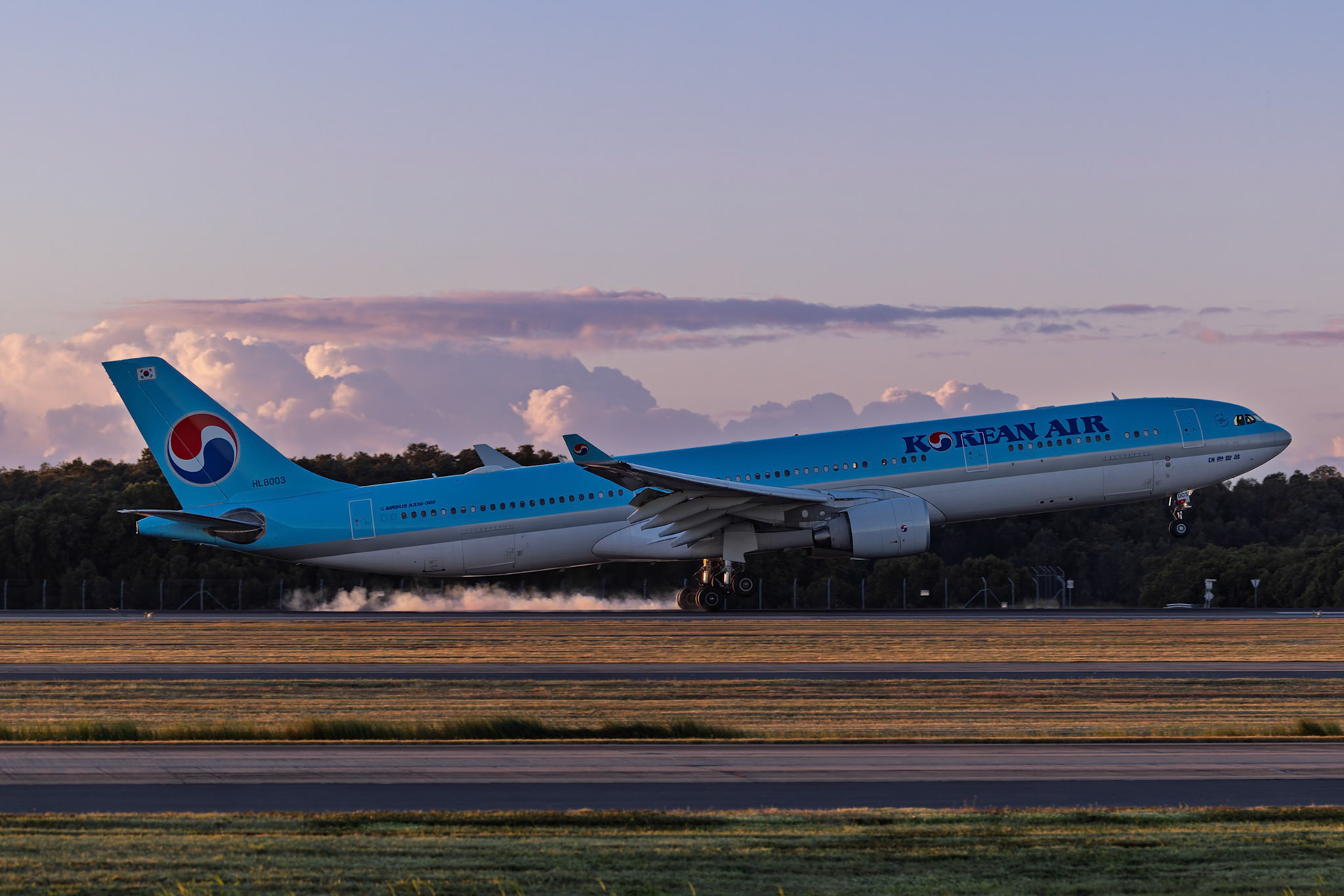 Korean Air Airbus A330-323 [HL8003], Arriving from Seoul at Brisbane International Airport, Australia