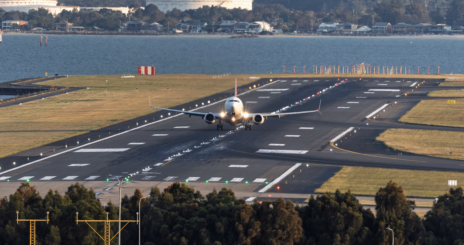 Qantas Boeing 737-838 [VH-XZG] Departing to Melbourne from the P3 Carpark, Sydney Airport, Australia