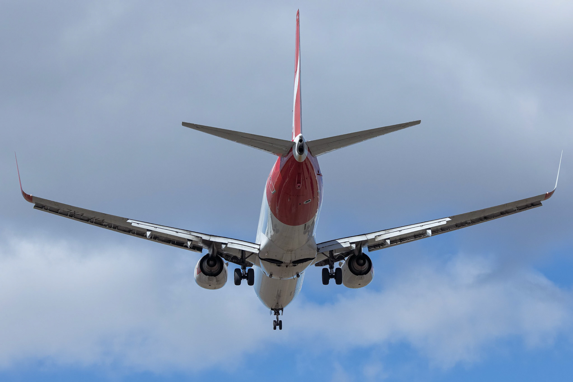 Qantas Boeing 737-838 [VH-VXL] Arriving from Sydney at Melbourne International Airport, Australia